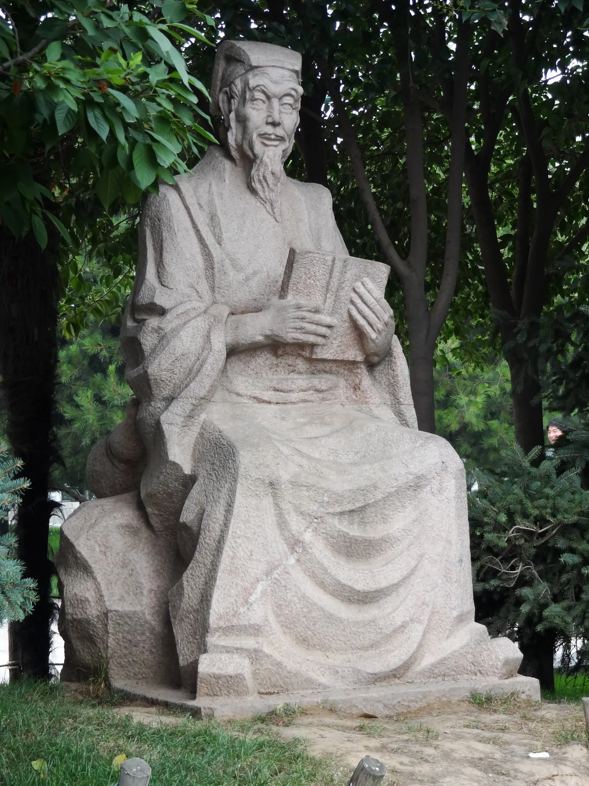 広場にある謎の石像