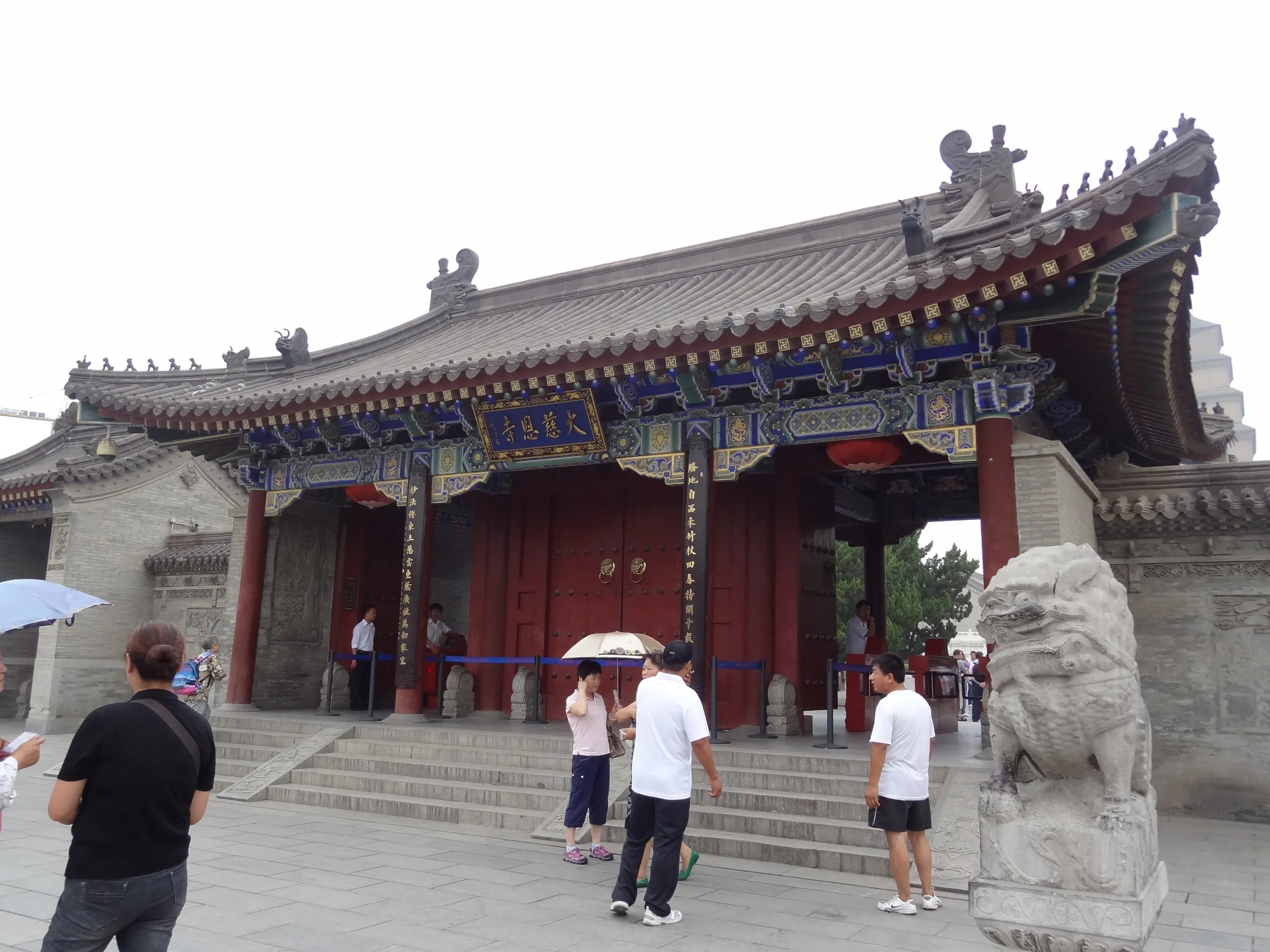 コンクリート製の門