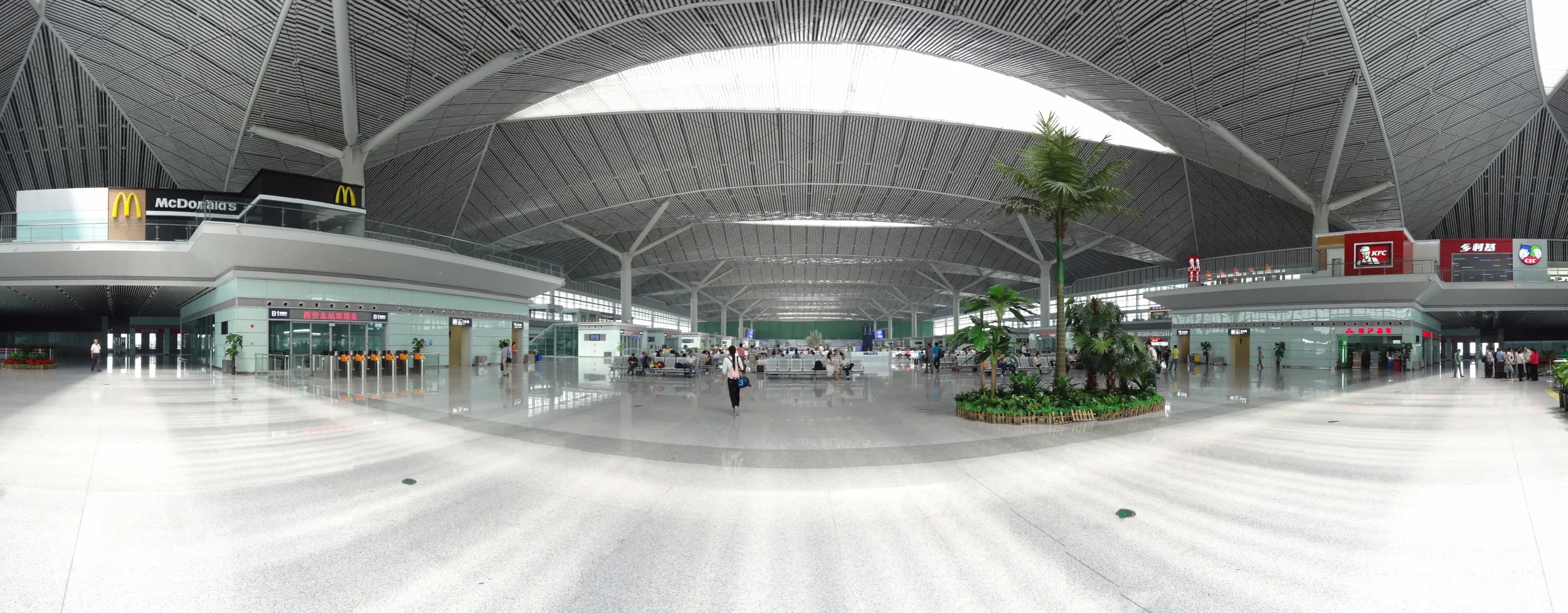 西安北駅の待合室 パノラマ写真