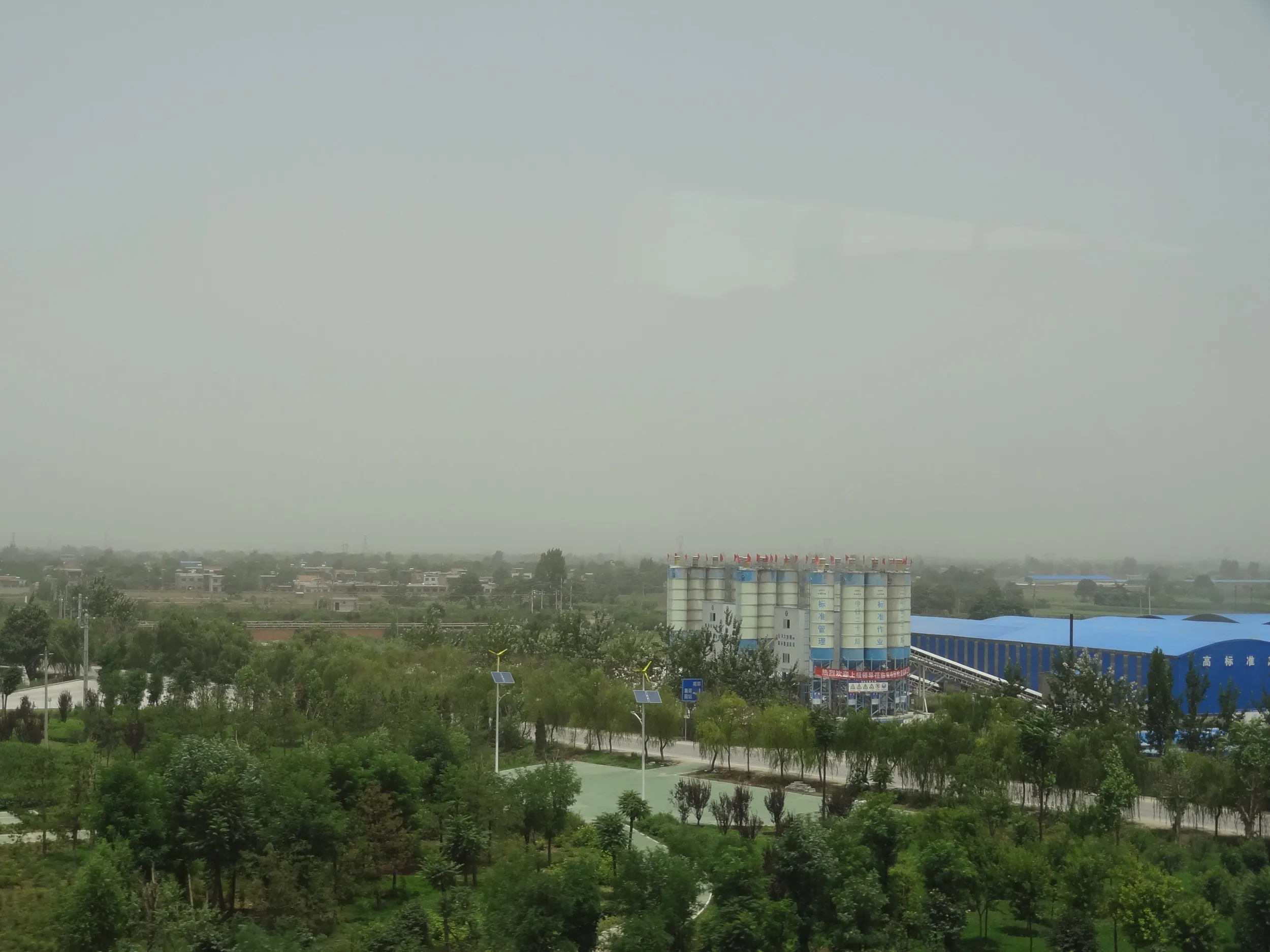 並走する高速道路