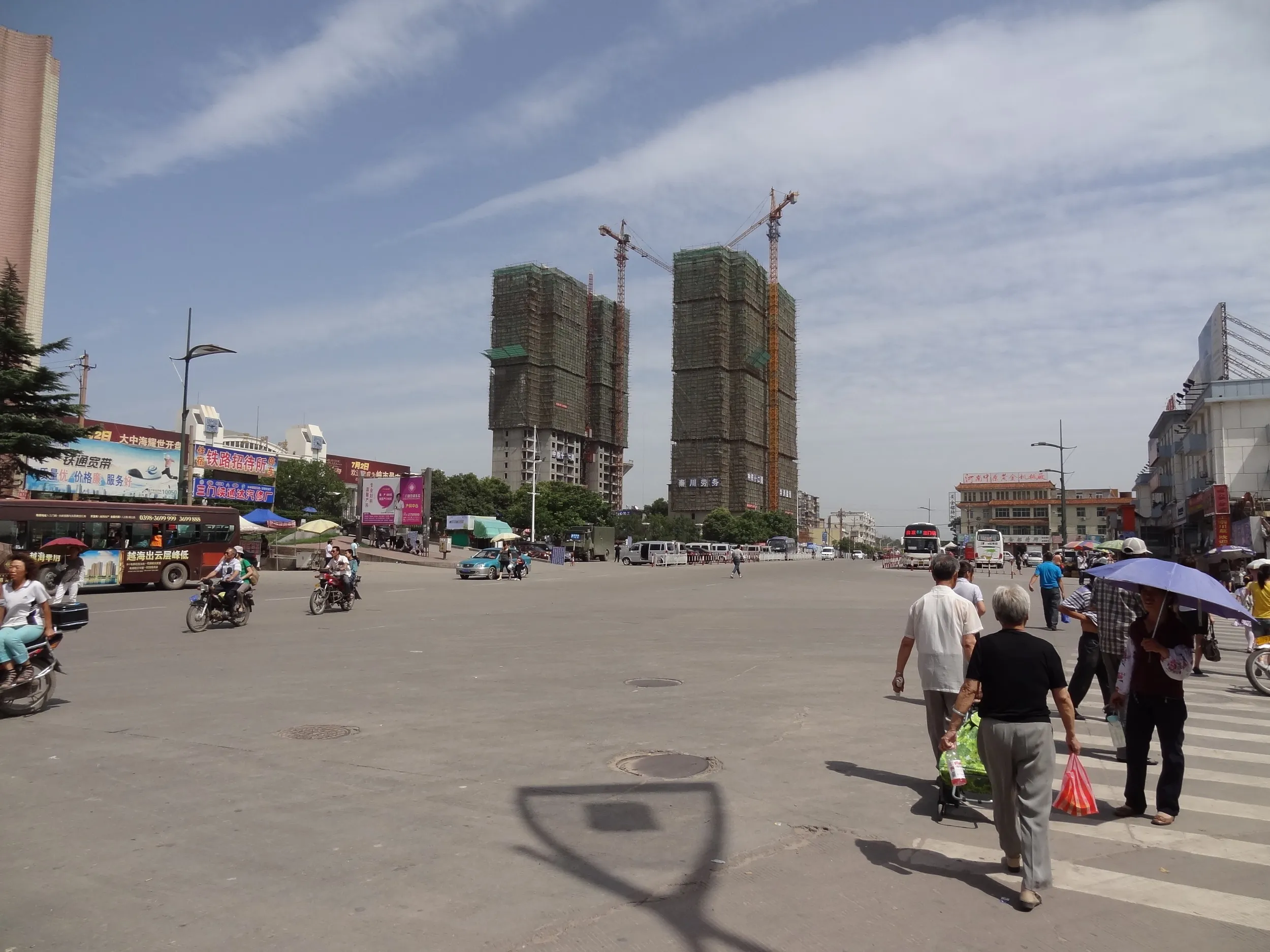 三門峡駅前の風景