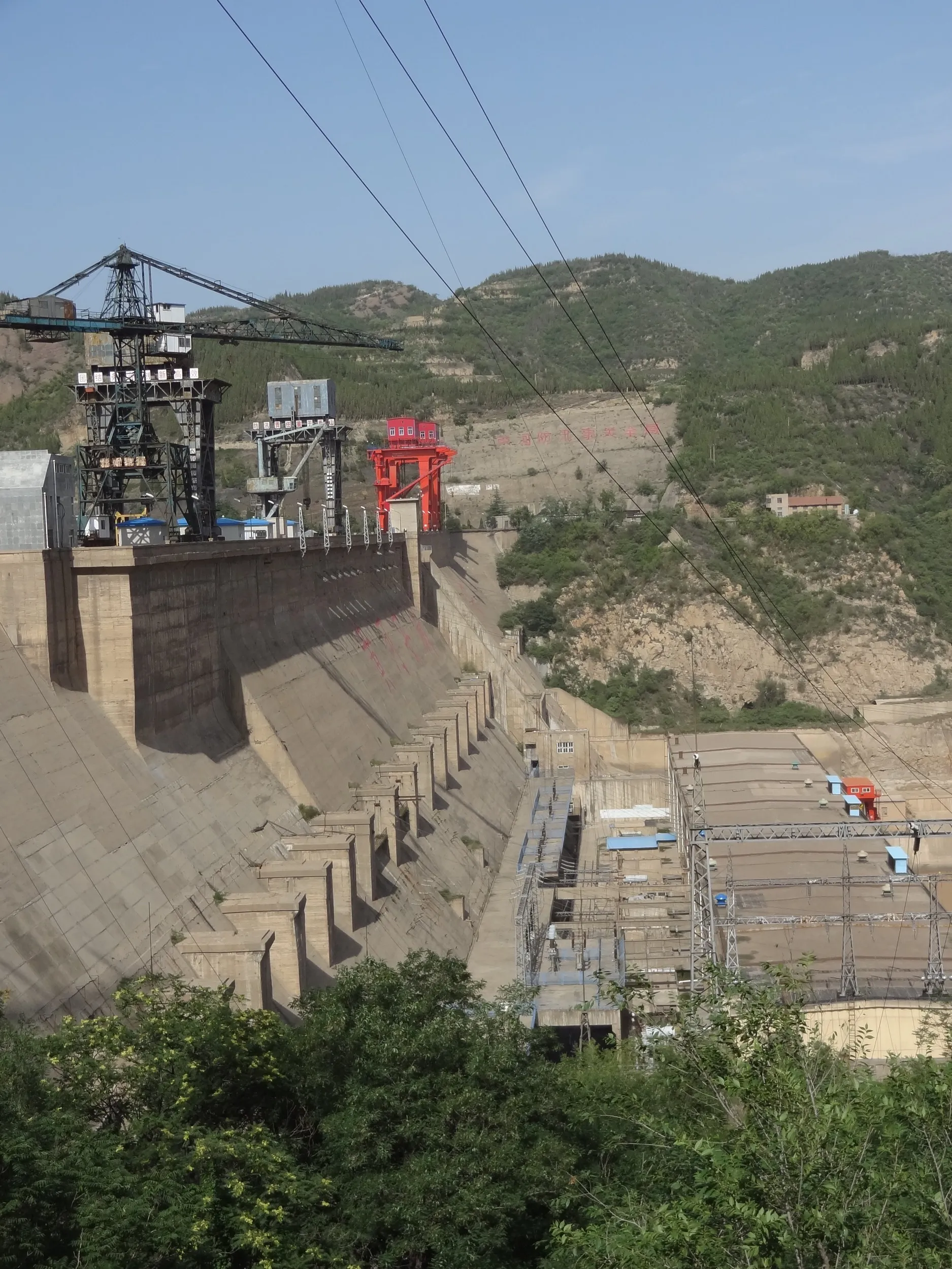 ダムから見た変電施設