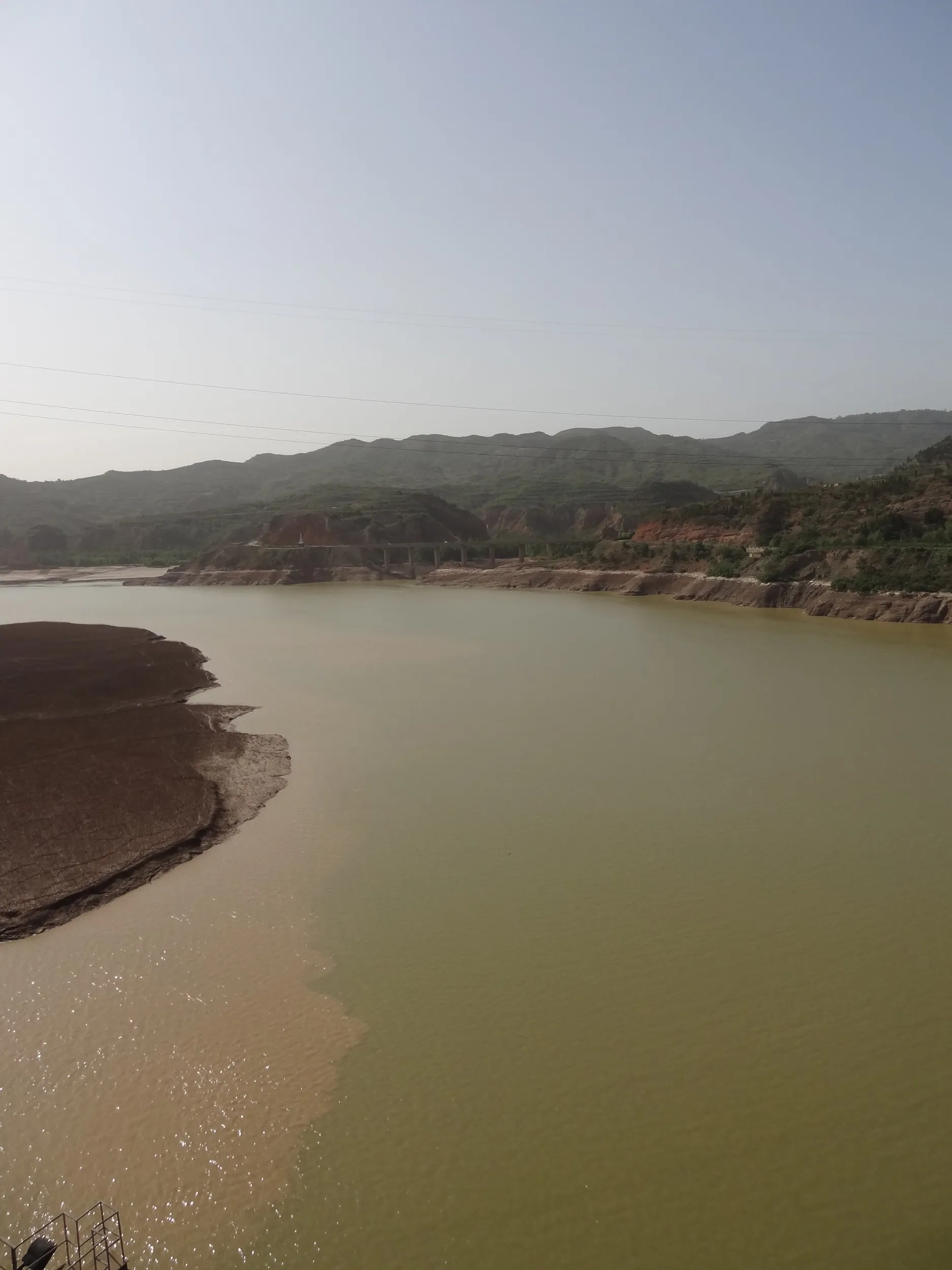 黄河の中間あたりから見た風景