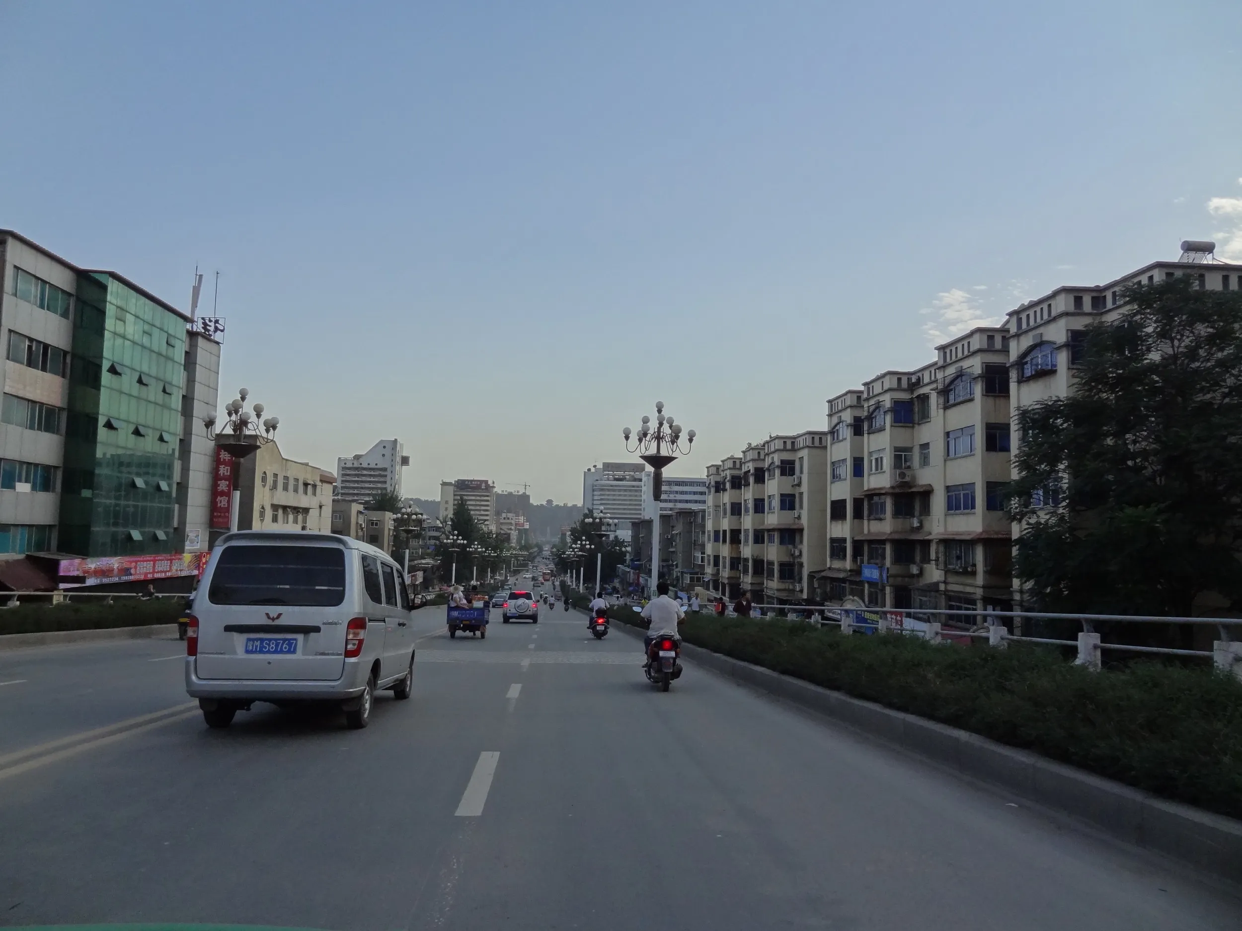 タクシーで三門峡南駅へ