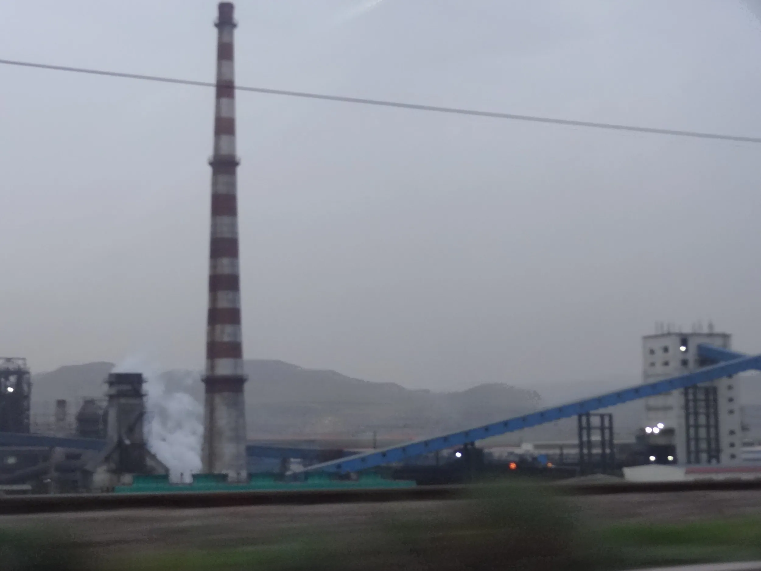 黄土がむき出しの風景