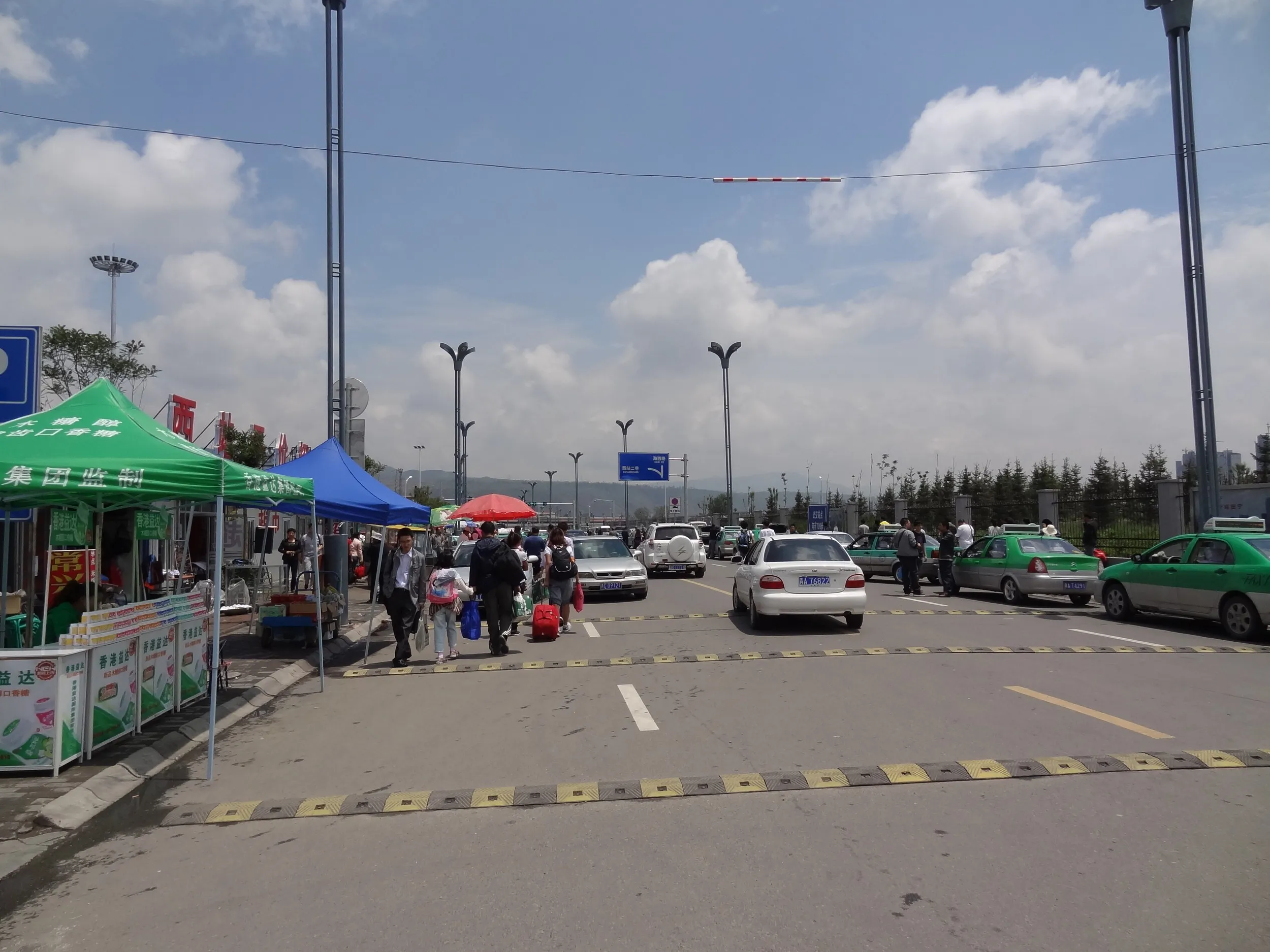 西寧西駅周辺の風景