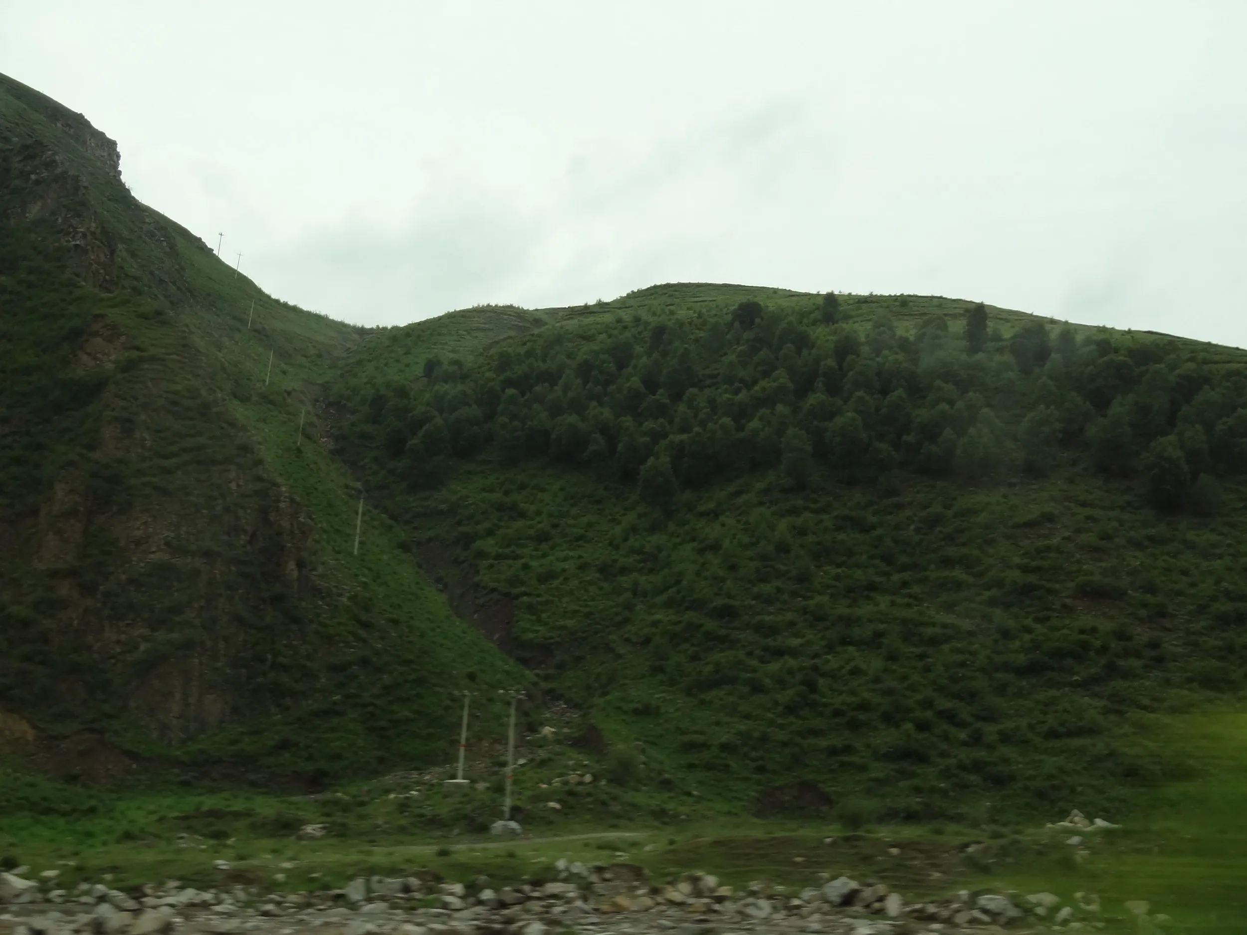 日月山へ向かう車窓風景