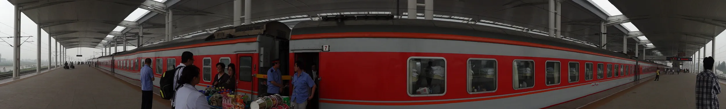 成都駅のホーム パノラマ撮影