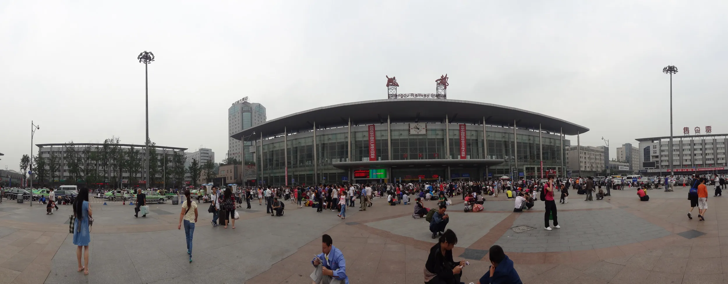 成都駅正面の広場 パノラマ撮影