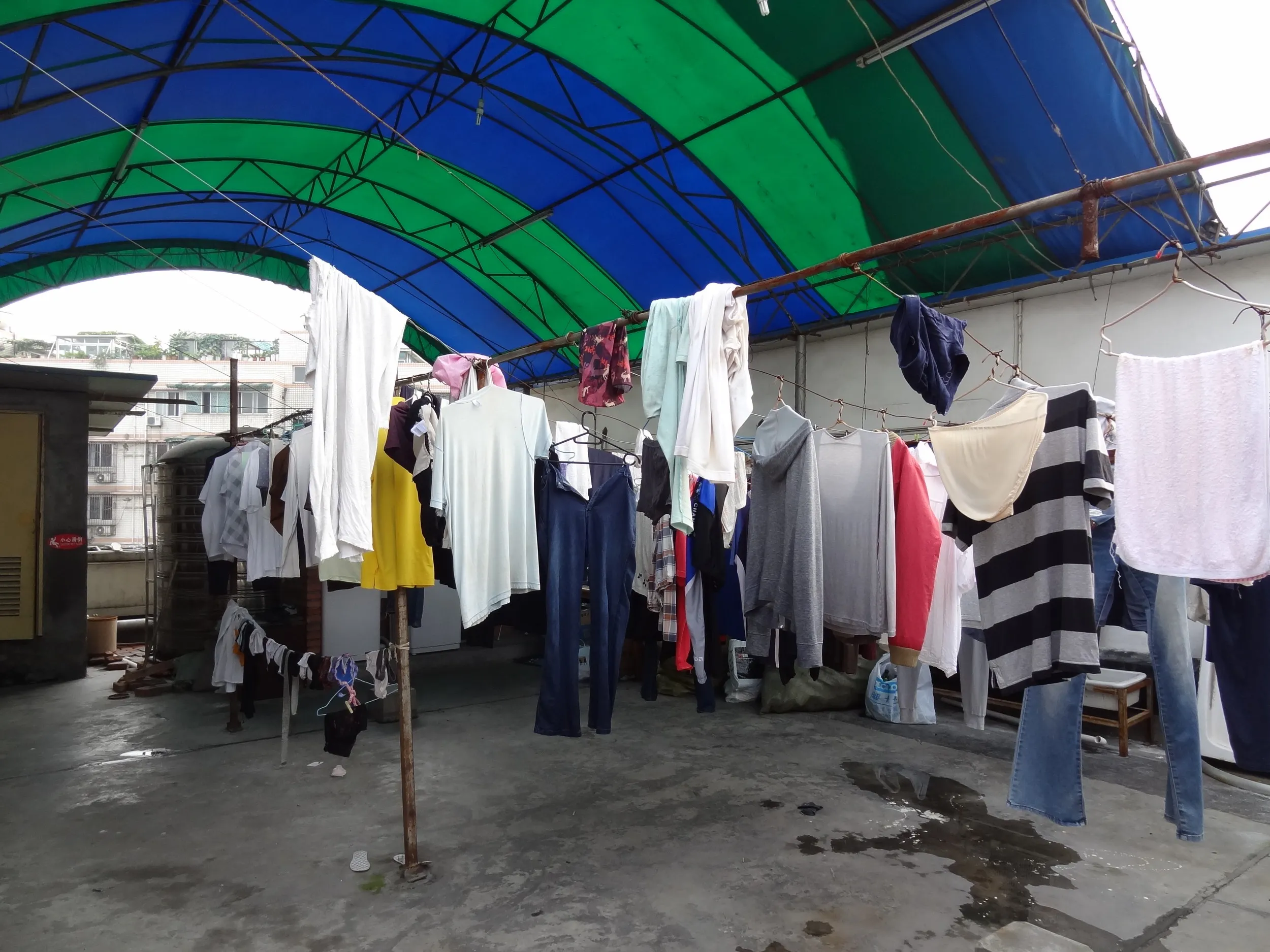 屋上の物干し場