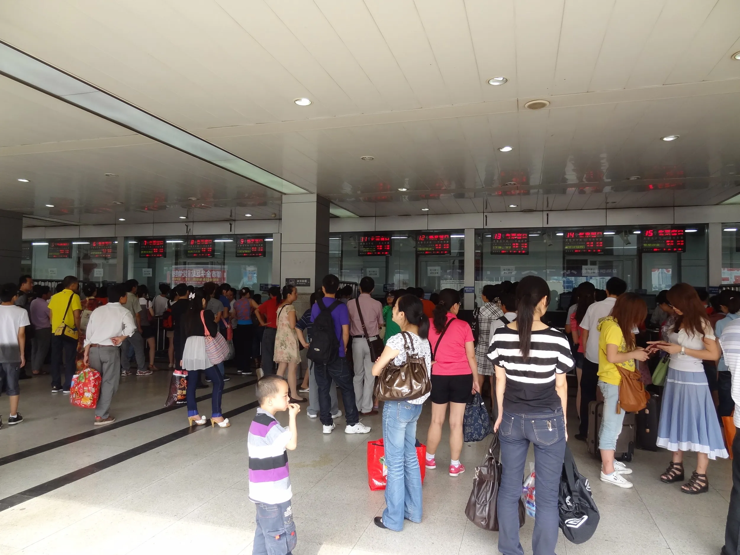 成都駅の切符売り場