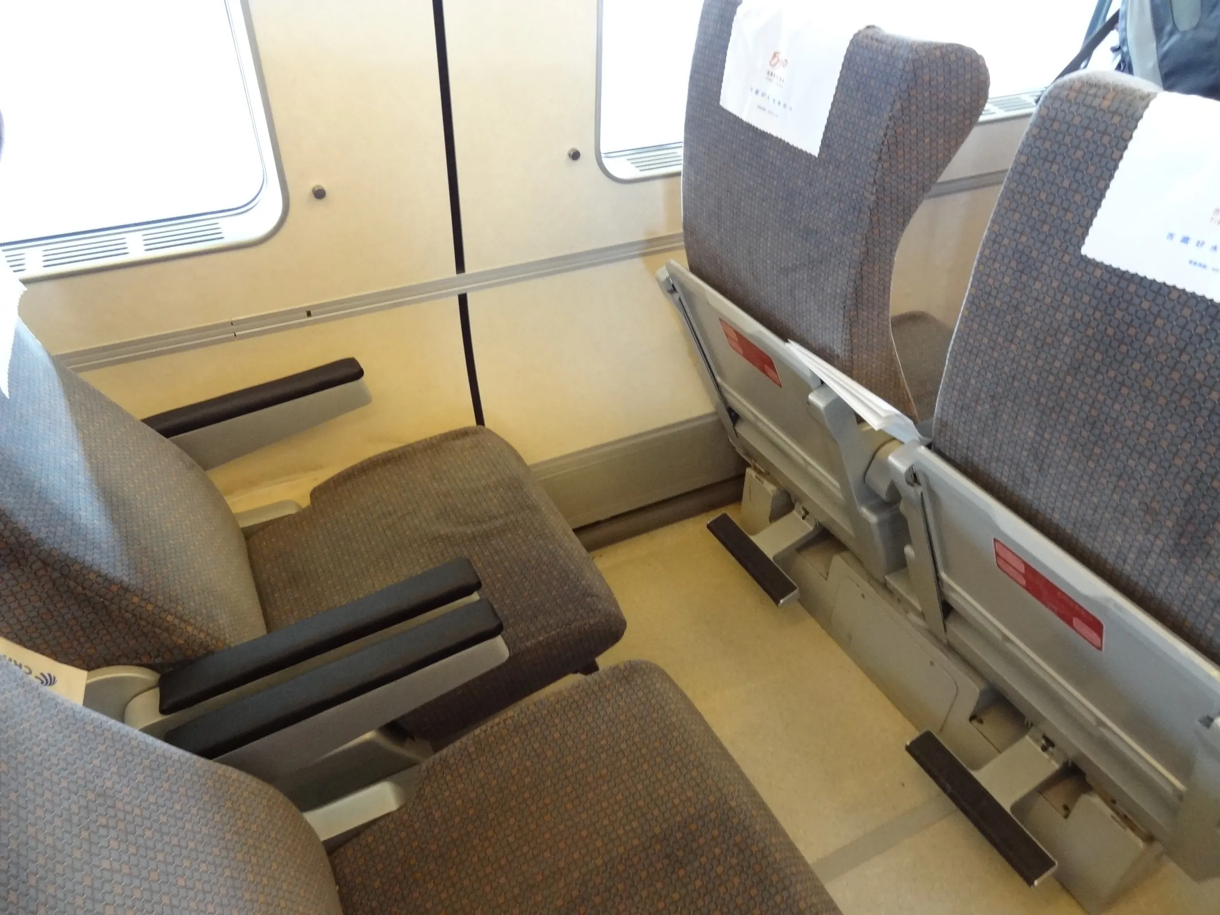 座席の足元