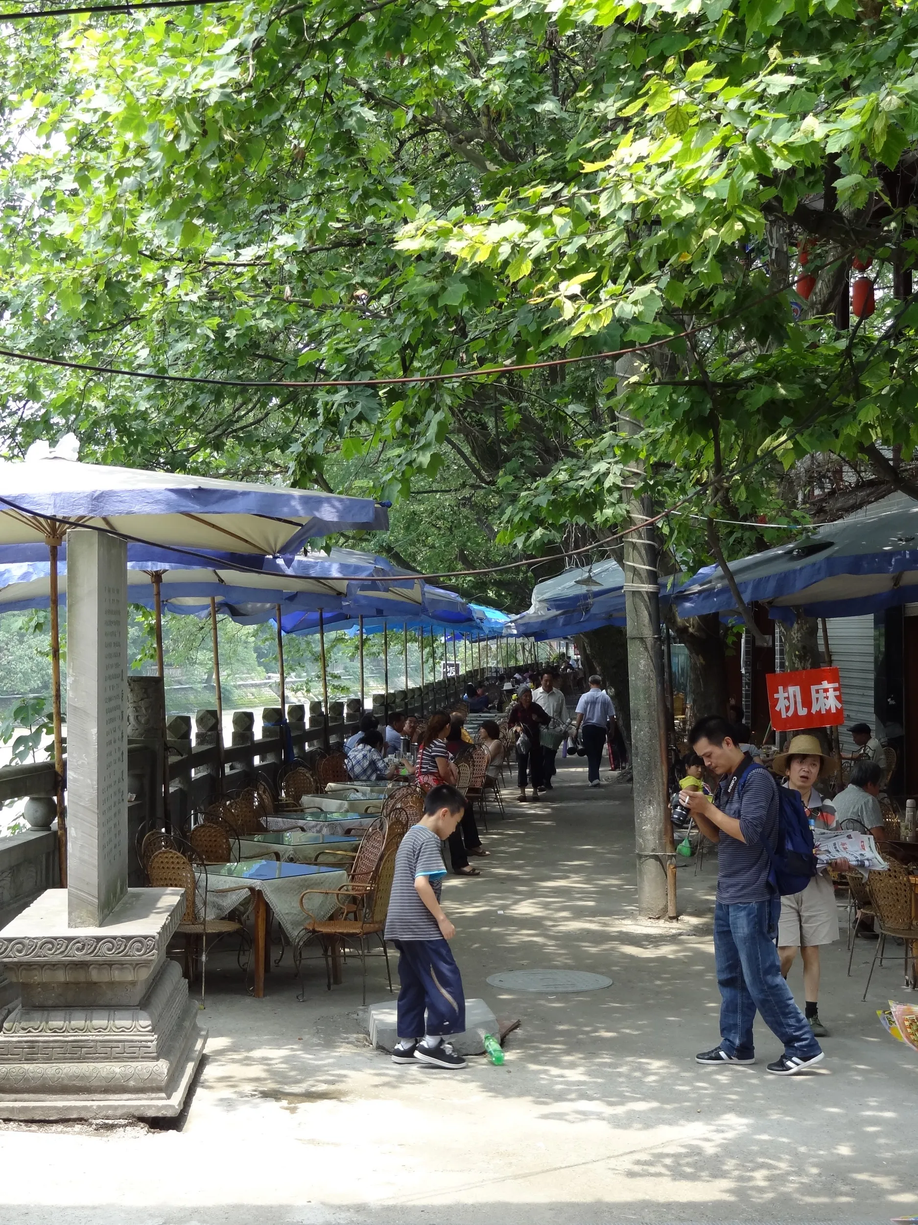 南橋の側の様子