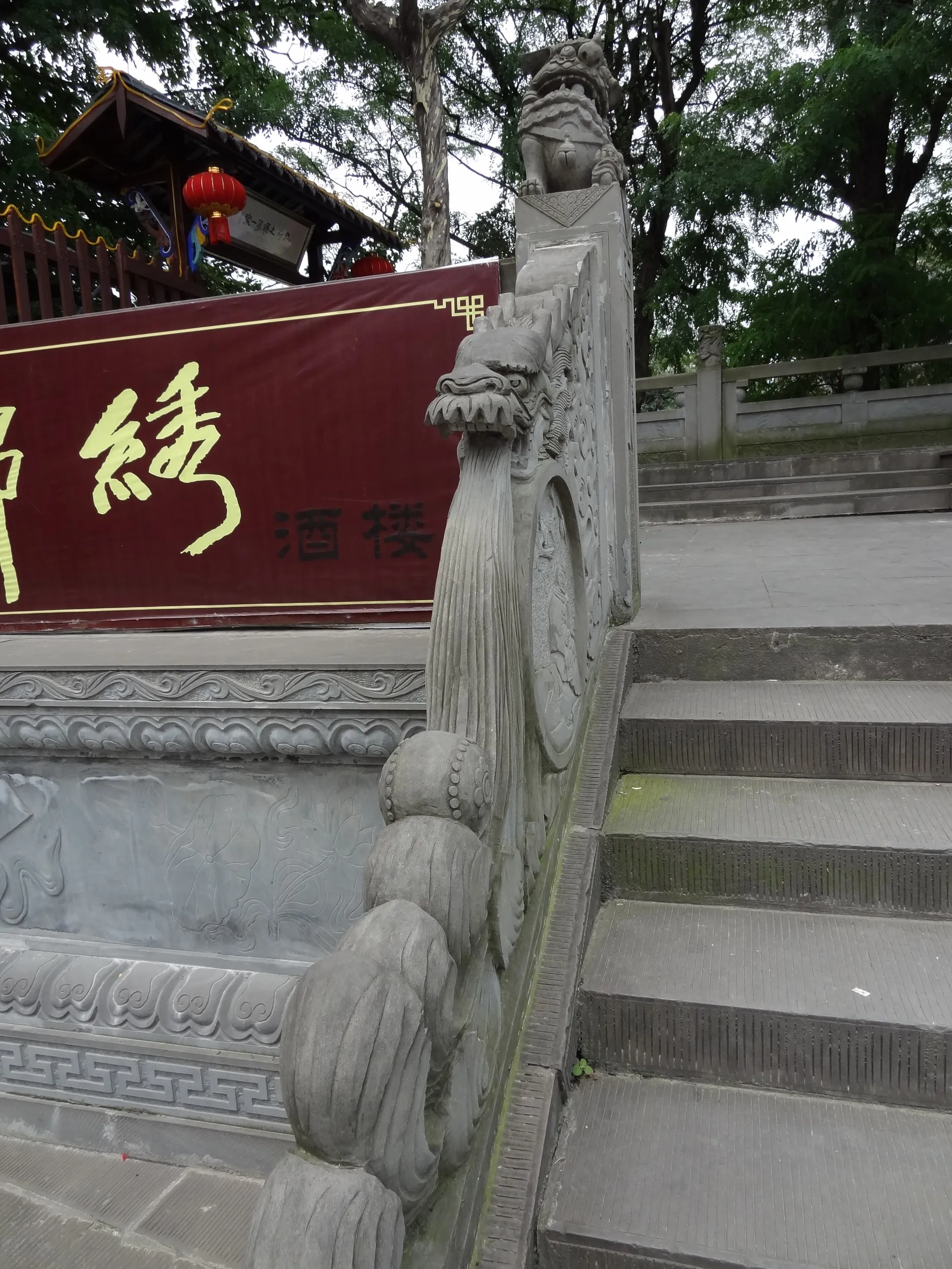 入口付近の階段