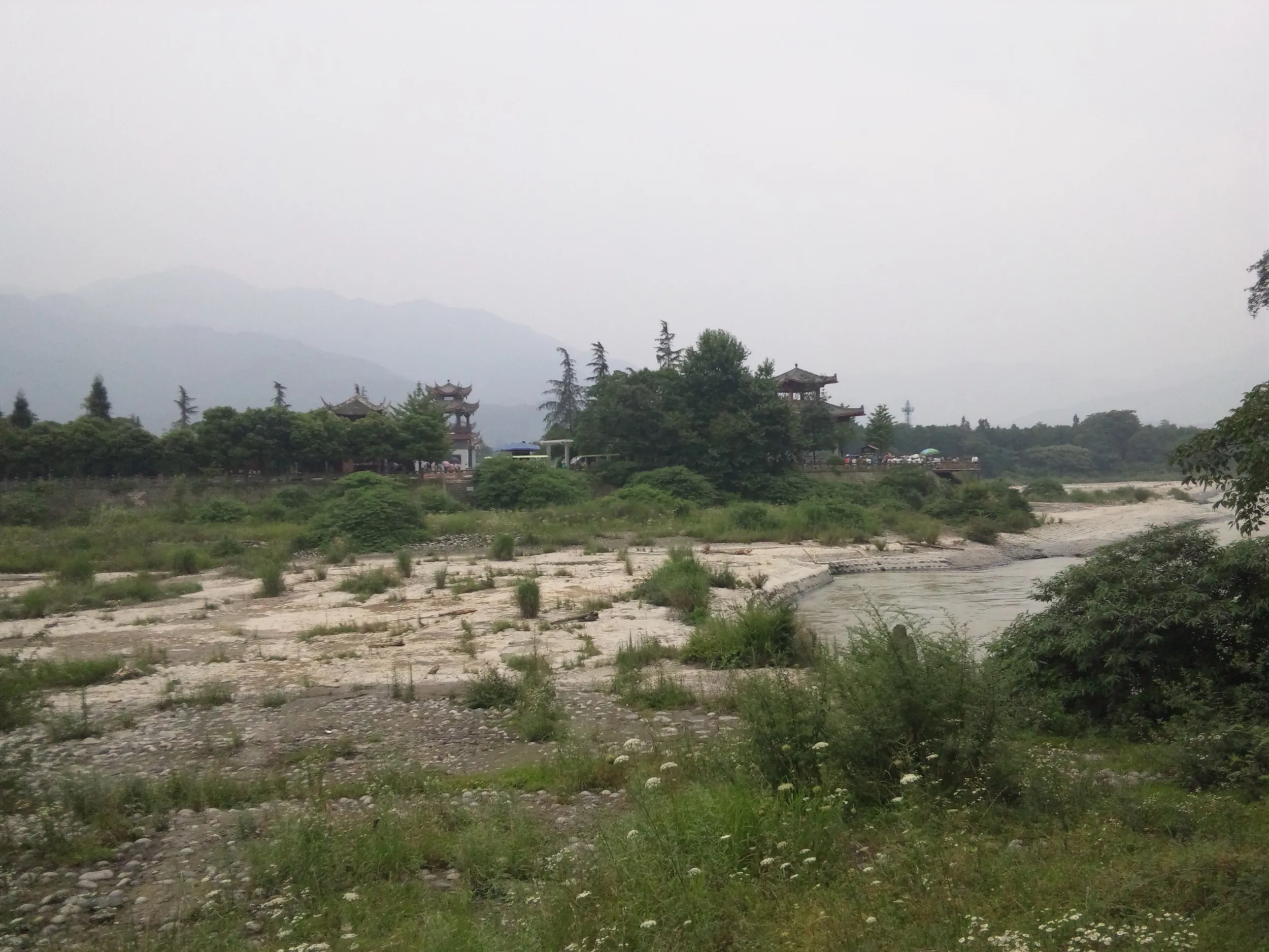 岷江とその岸辺