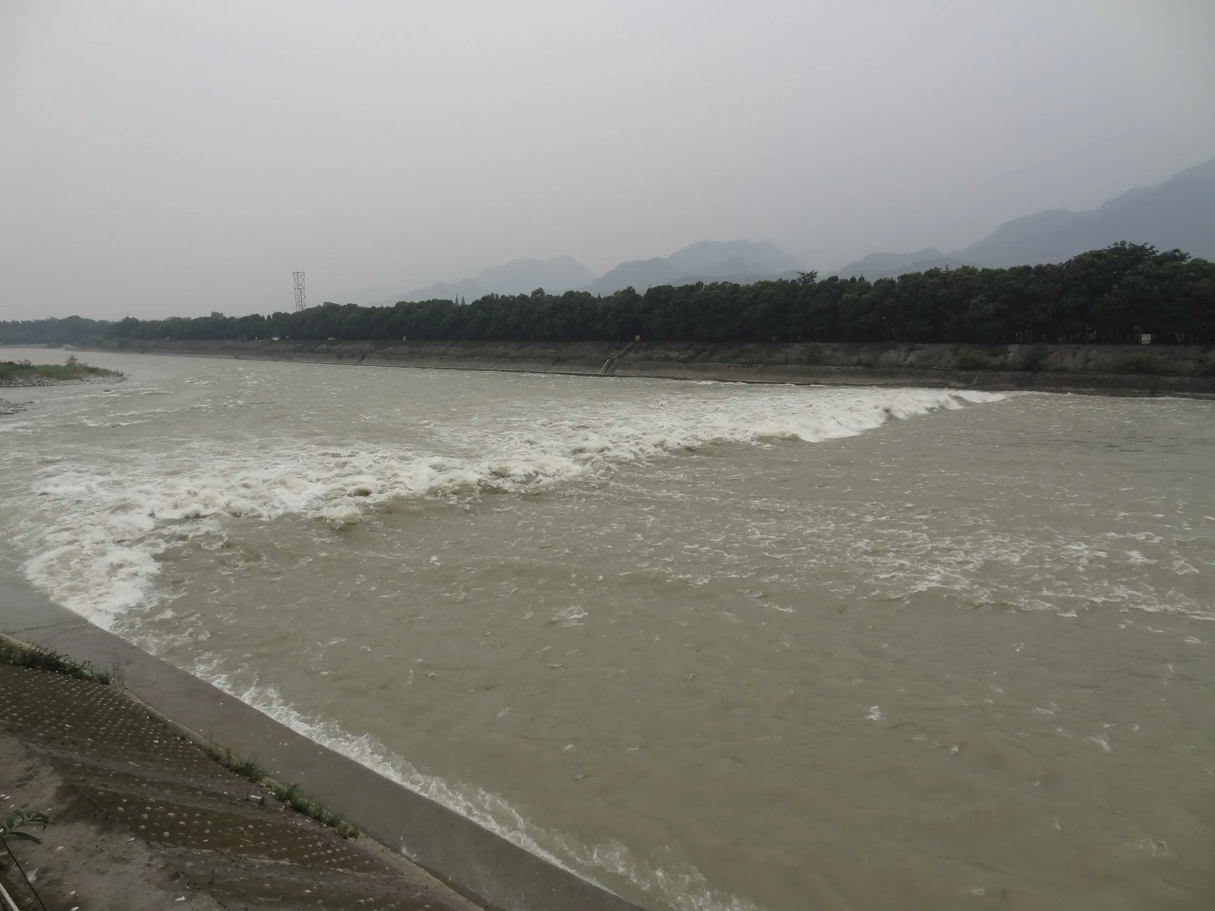 流速が速い岷江