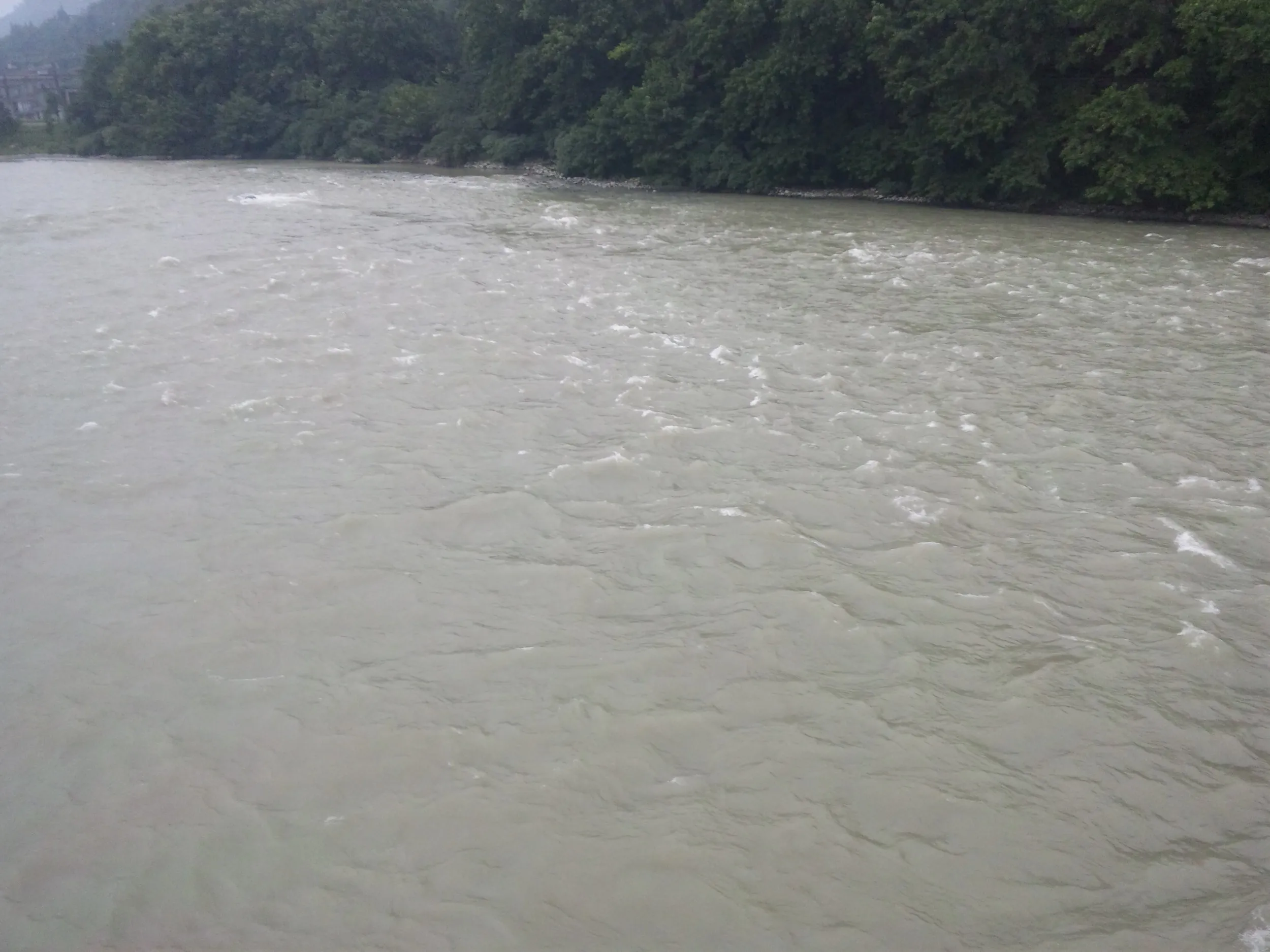 安瀾索橋から眺める岷江