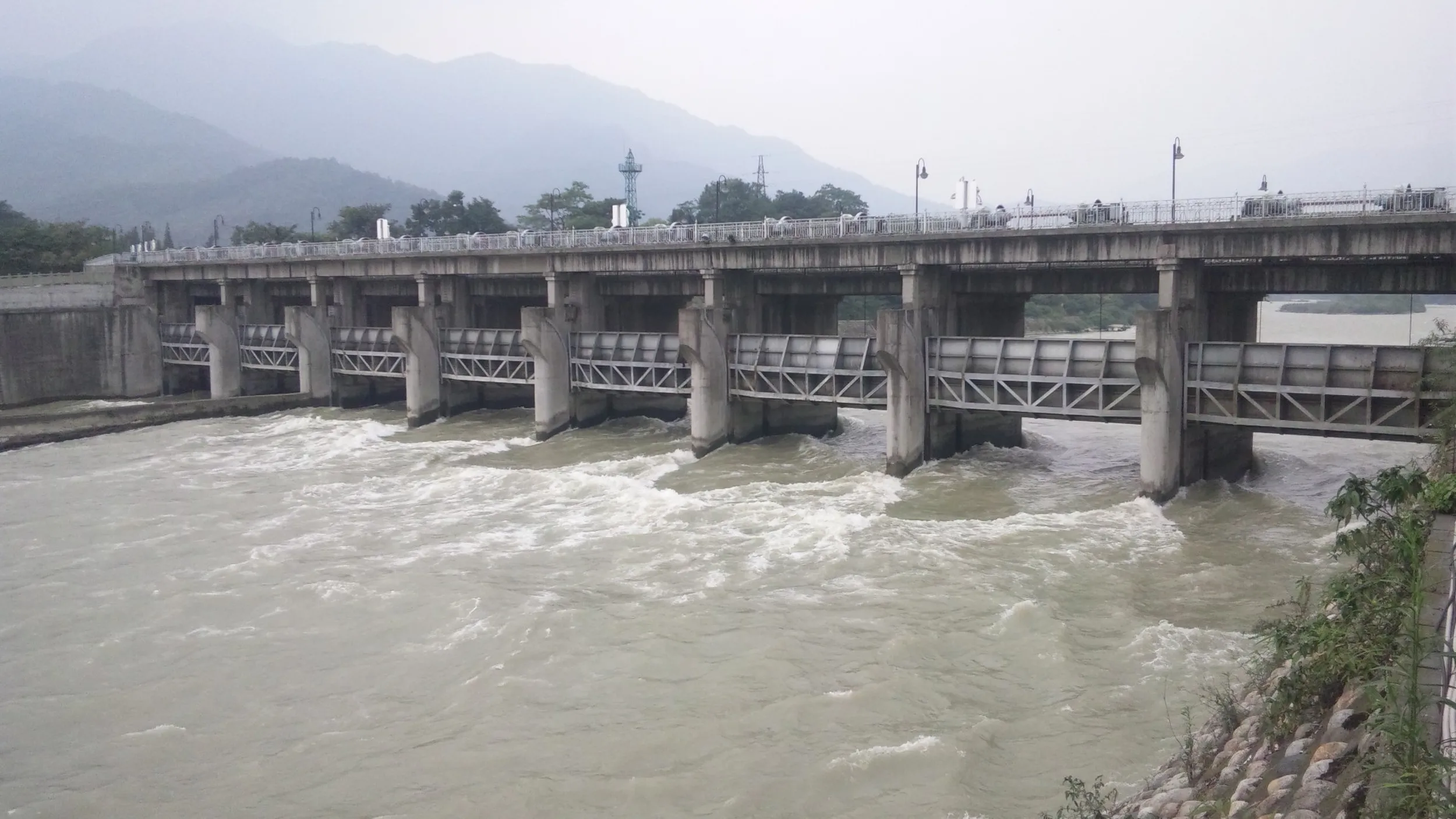 魚の口付近の水門