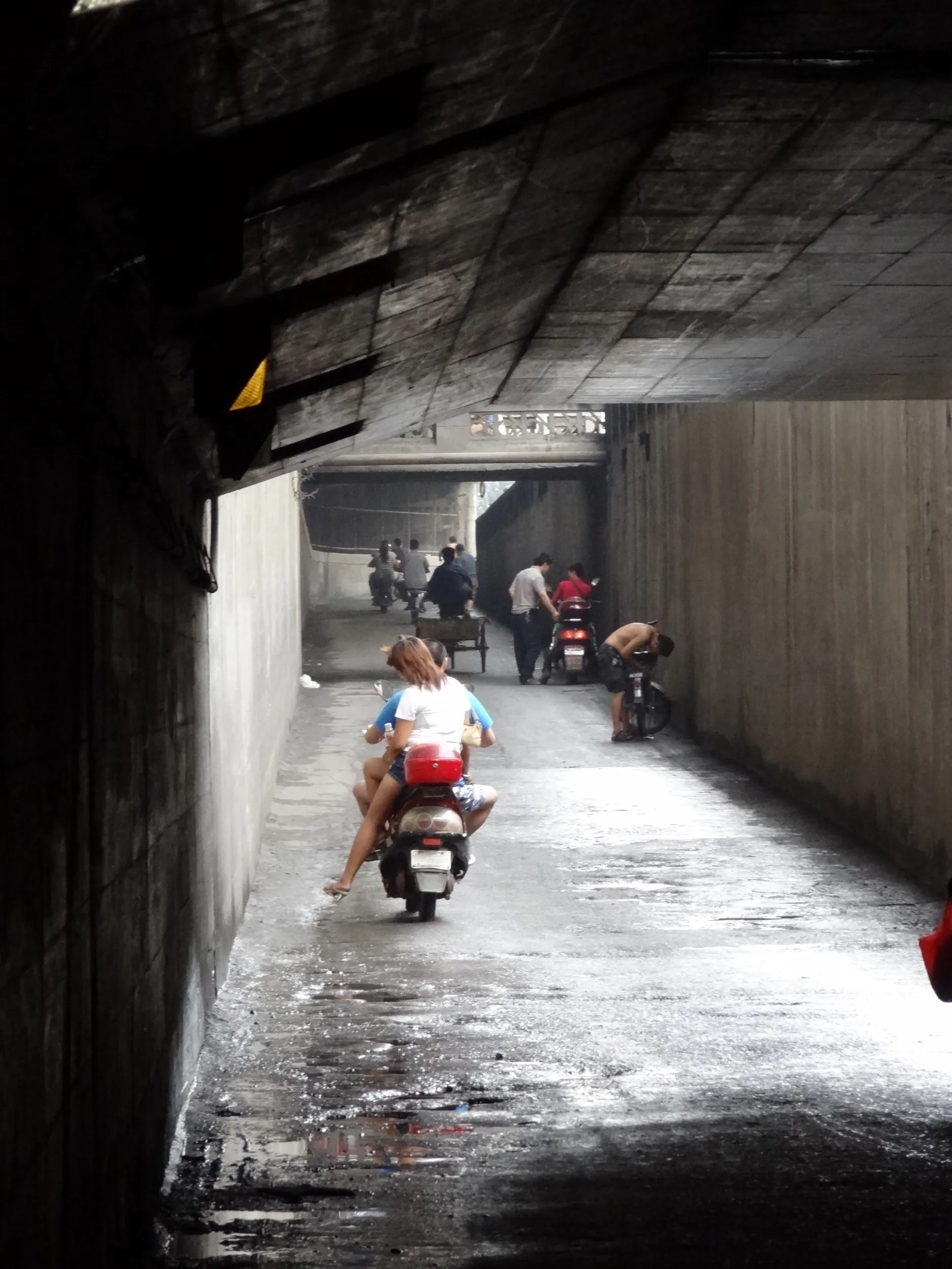 カオスなトンネル内