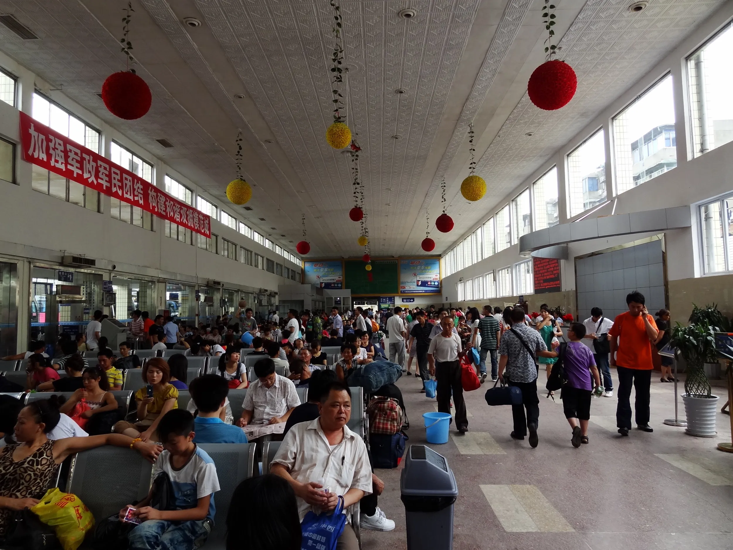 成都の城北汽車站の中