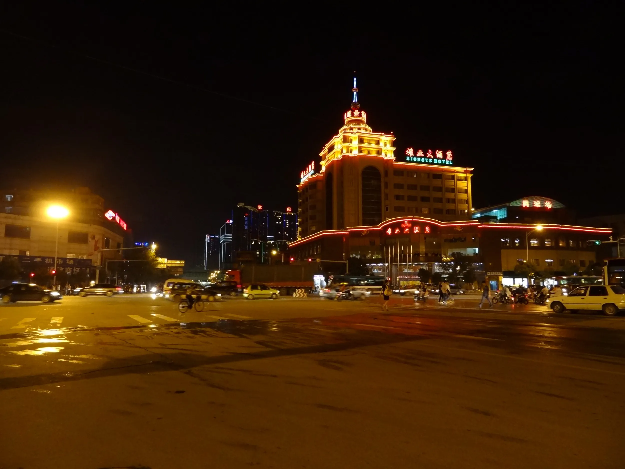 昆明北駅付近の歓楽街