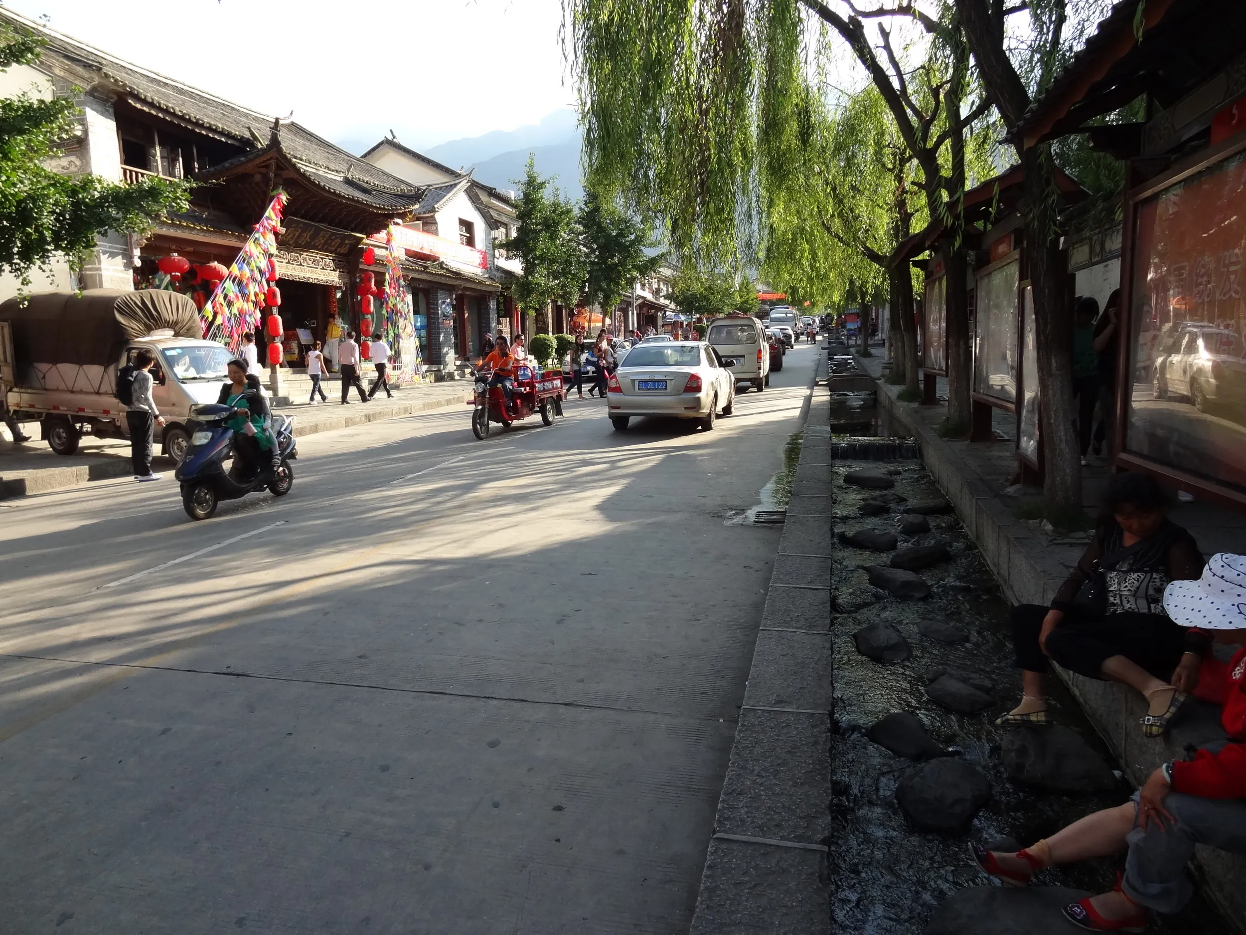 大理古城の大通り