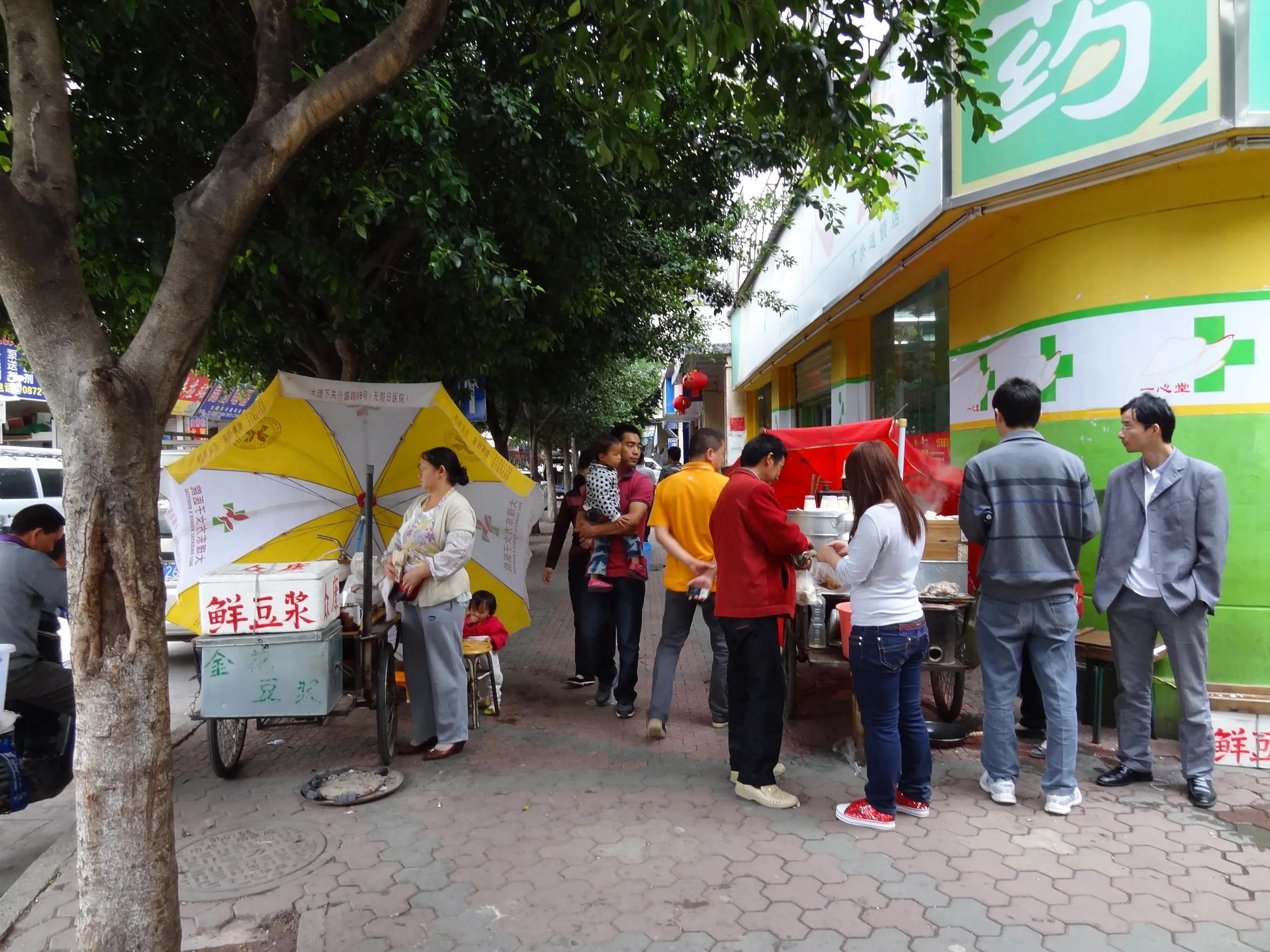 興盛客運站傍の露店