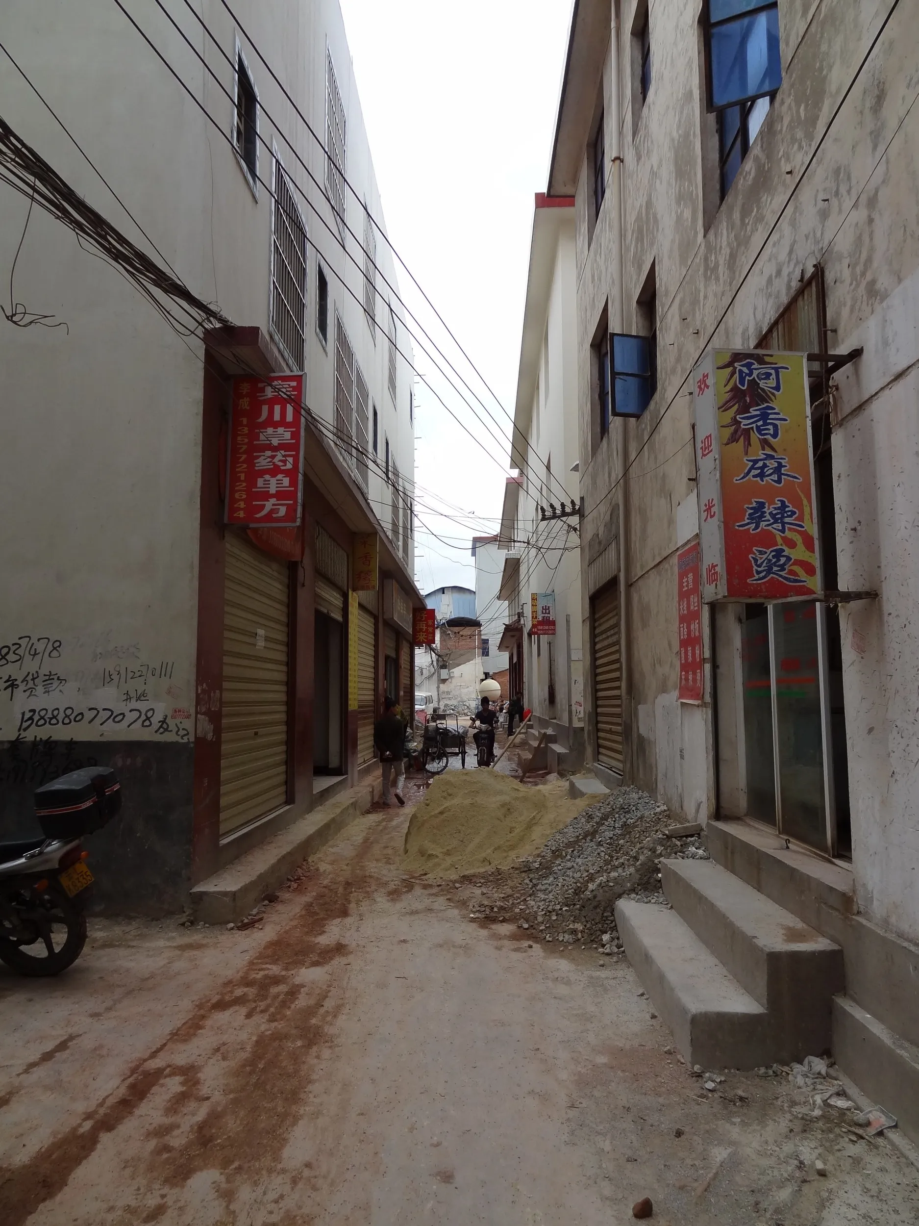 下関地区の市場付近の裏路地