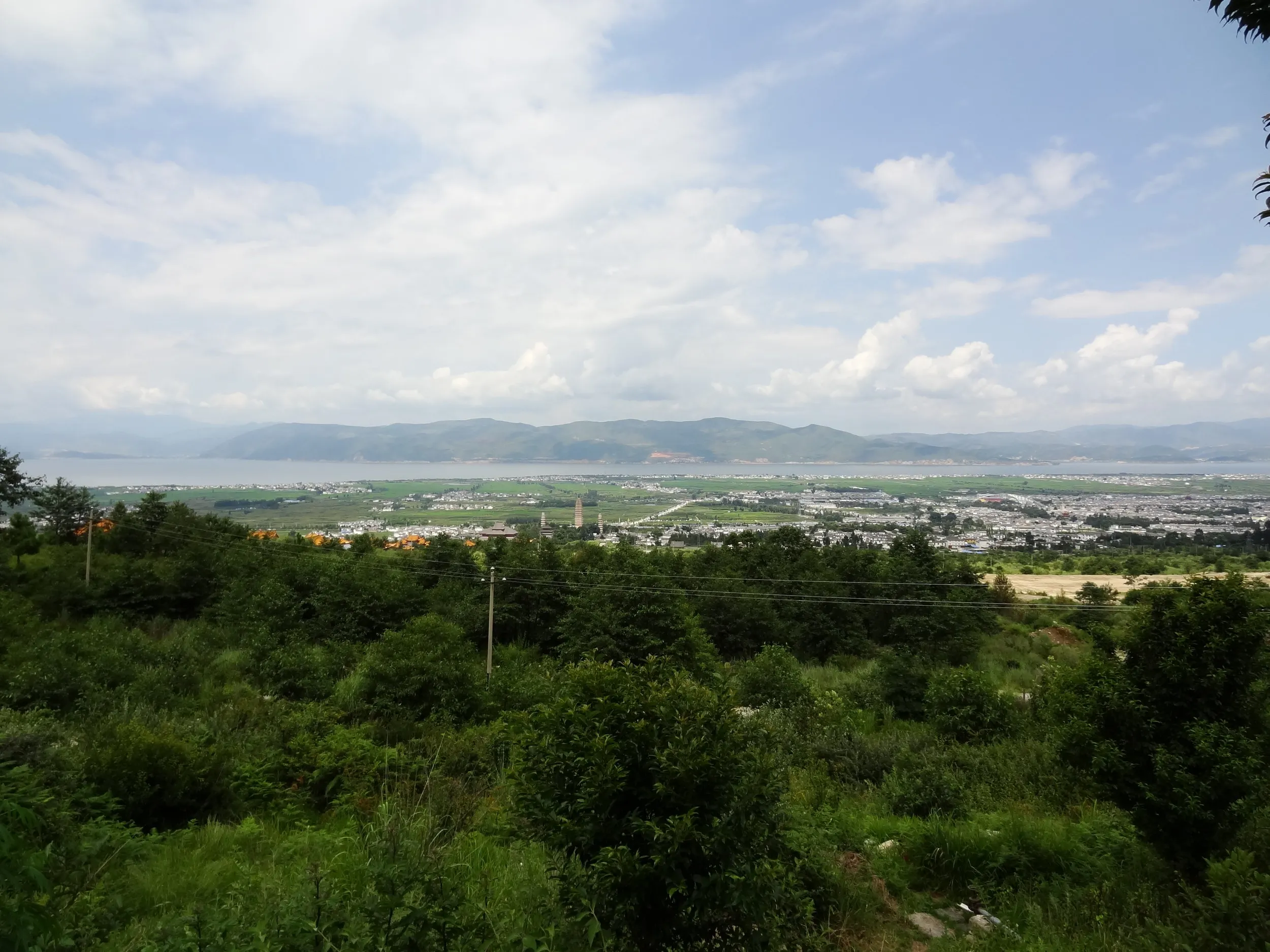 山小屋から大理を一望した風景