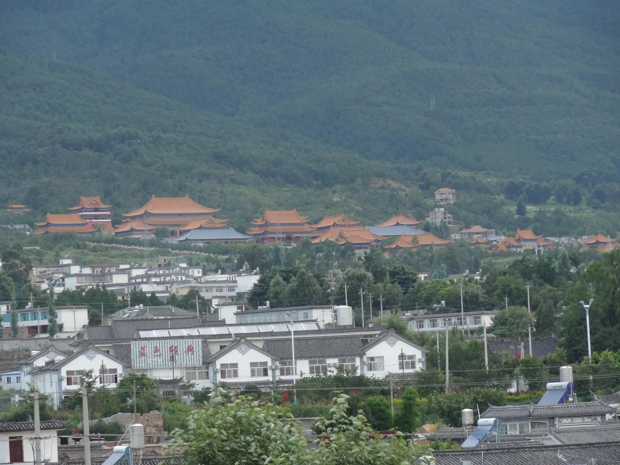 大理古城の北側、大理北古楼から見た崇聖寺
