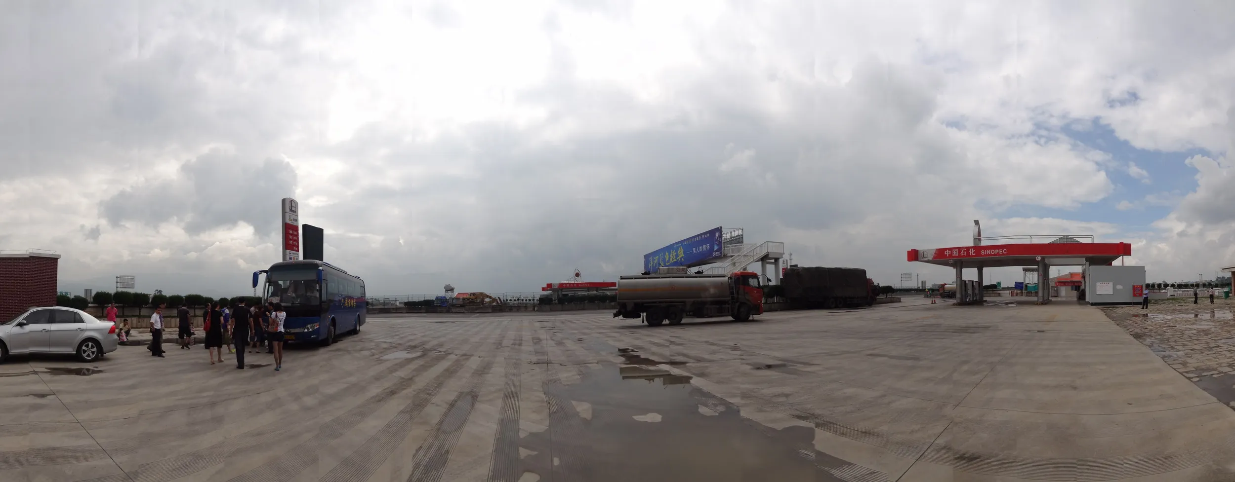 保山市郊外のドライブスルー