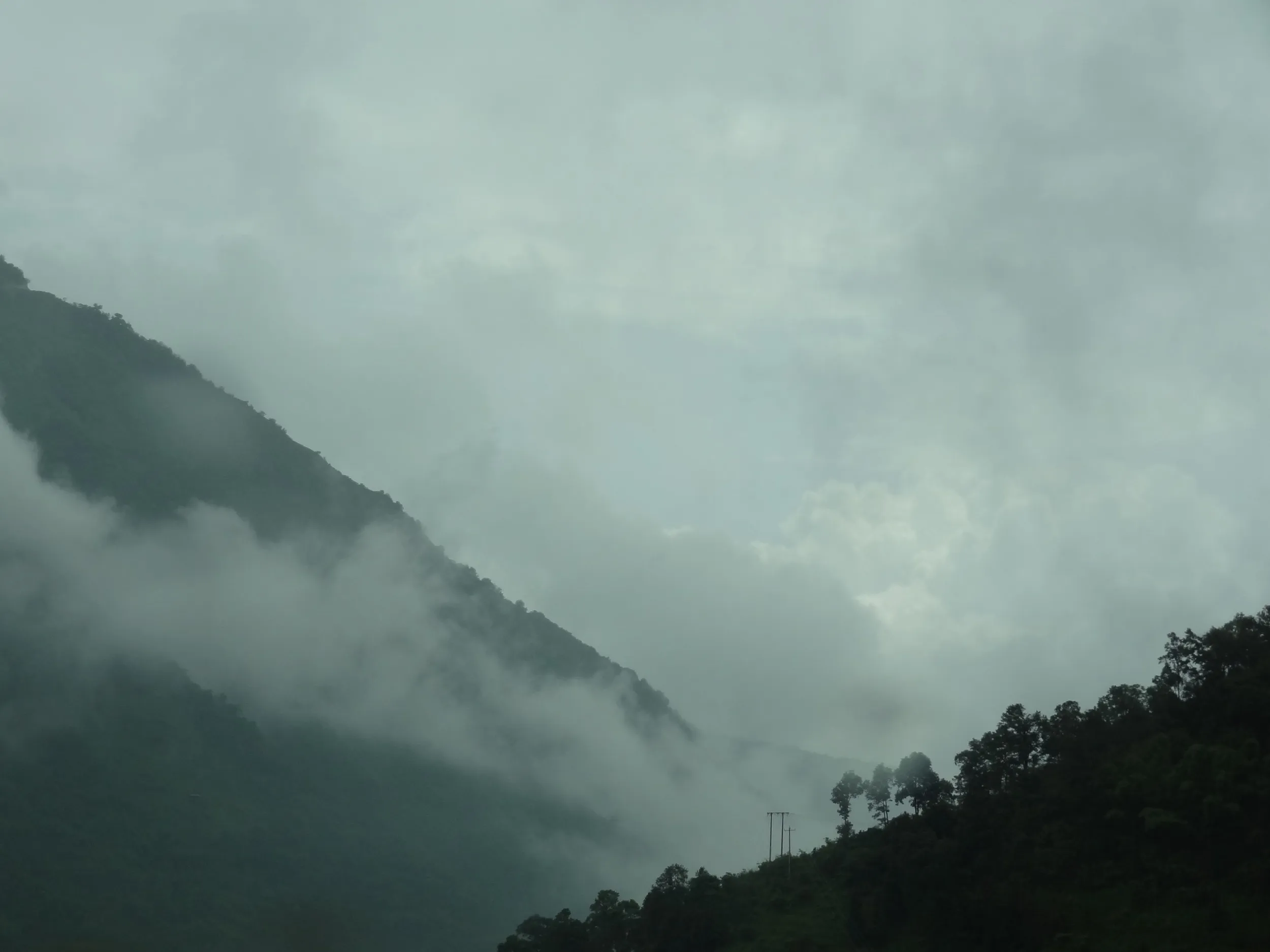 雲海を抜けて走る
