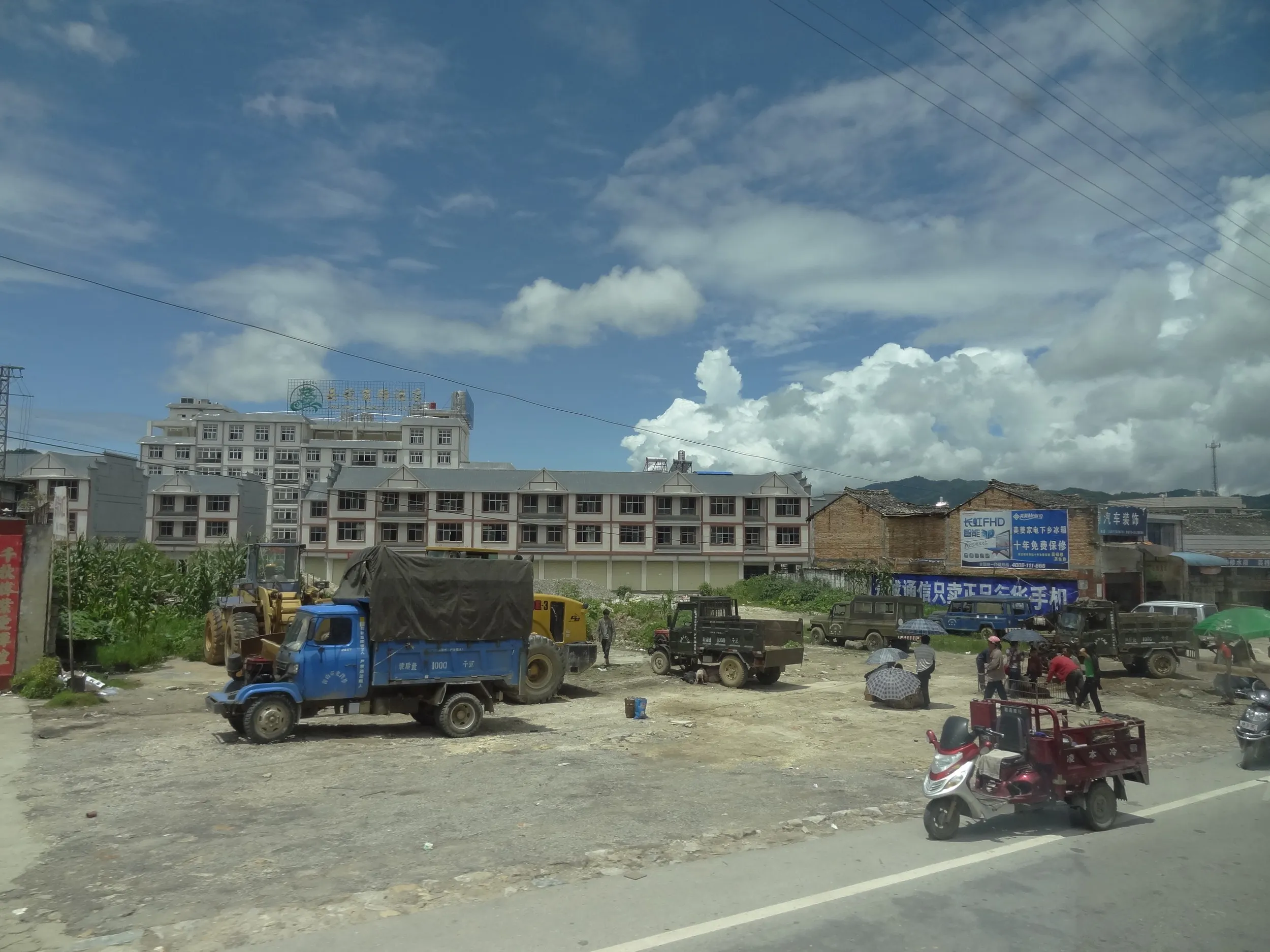 芒市の手前の集落