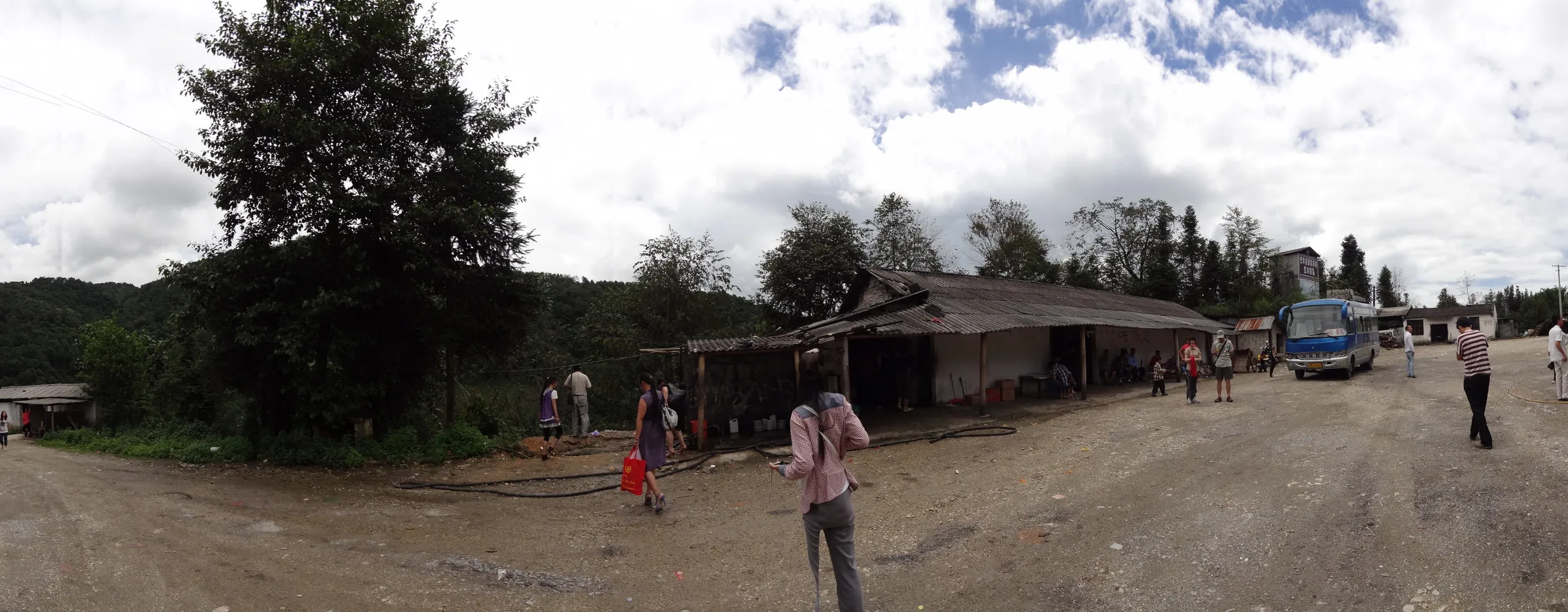 芒市郊外のドライブスルー パノラマ撮影