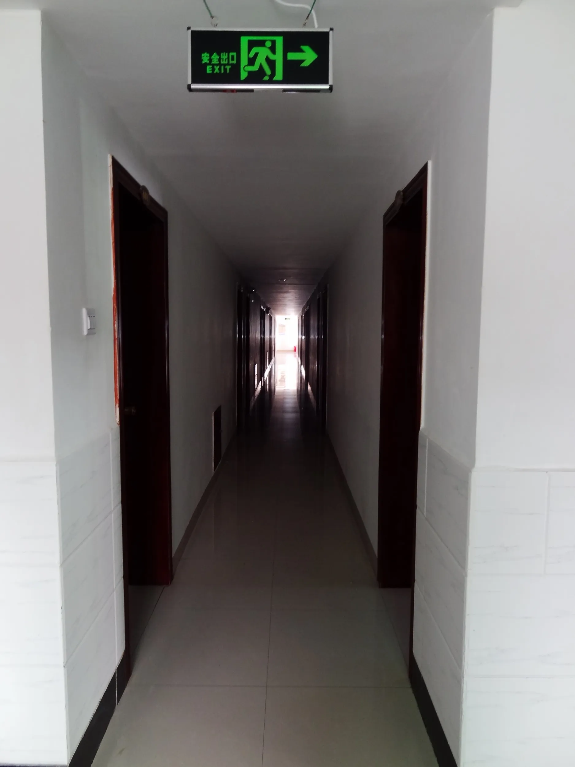 南卯街の安ホテル