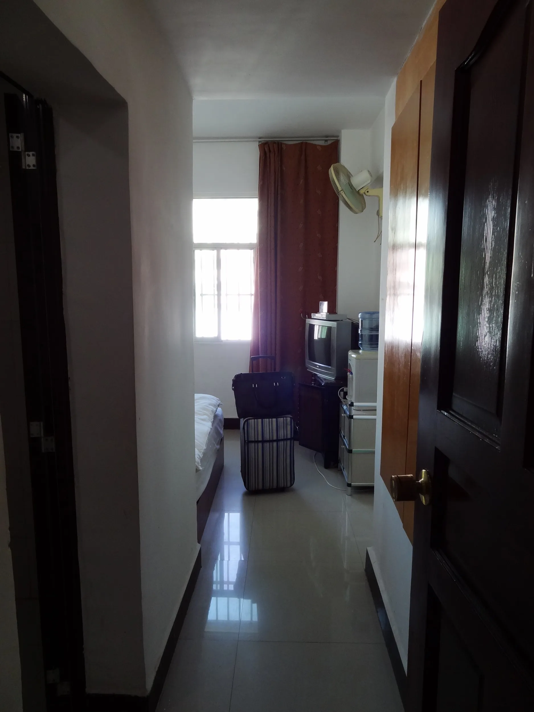 南卯街の安ホテル