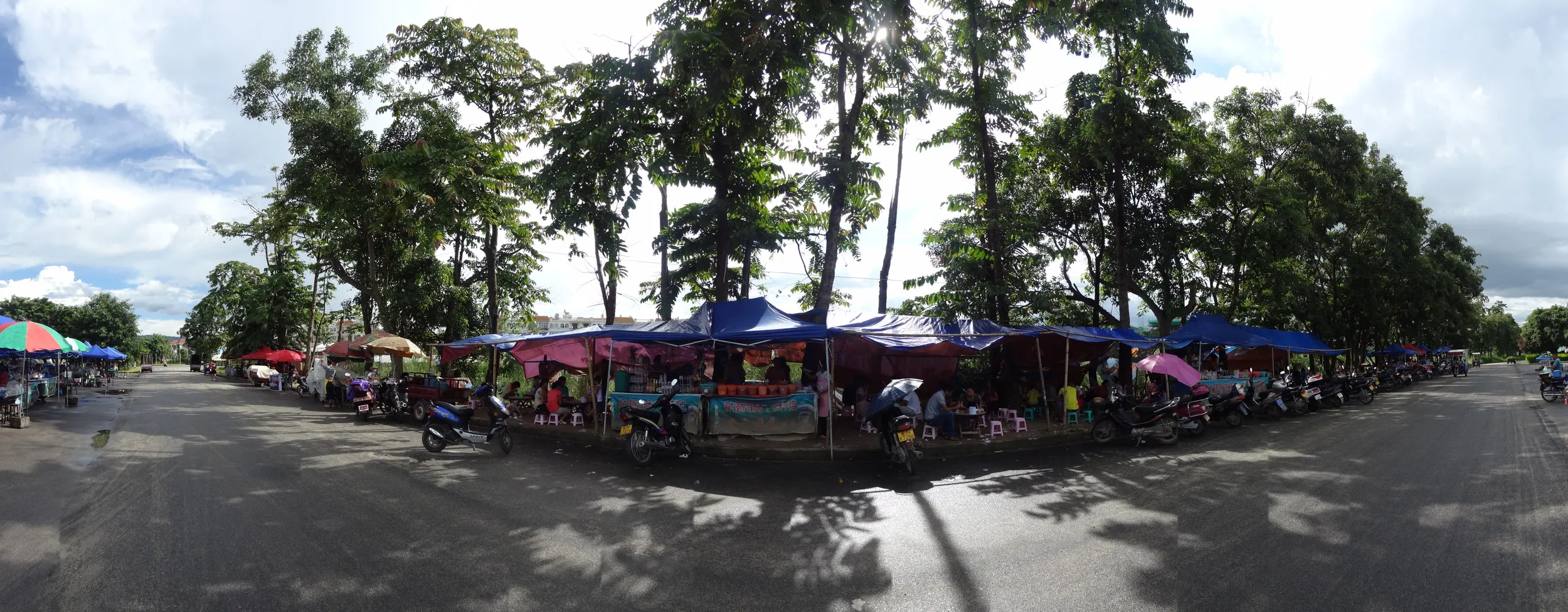 屋台街のパノラマ撮影