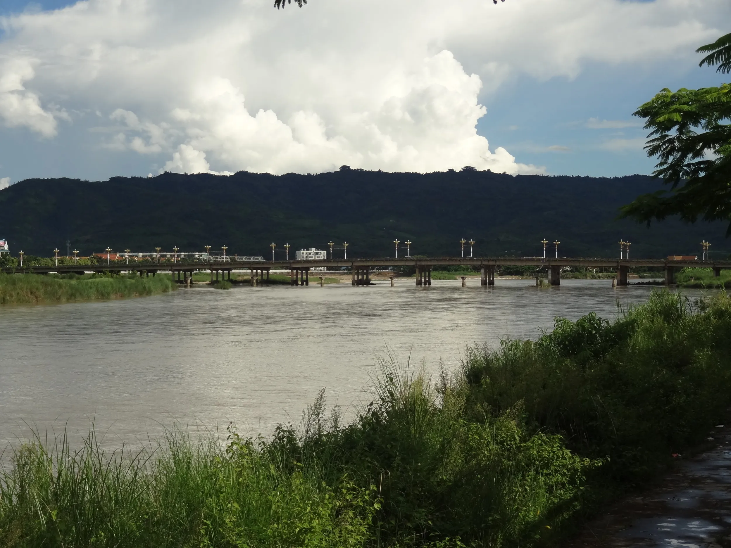 姐告と中心部をつなぐ古い橋