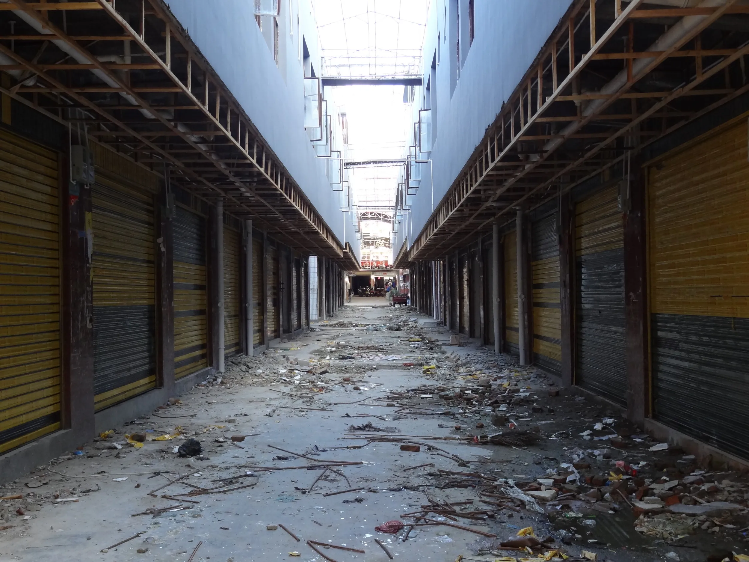 南卯街と歩行者天国の間のゴーストタウン