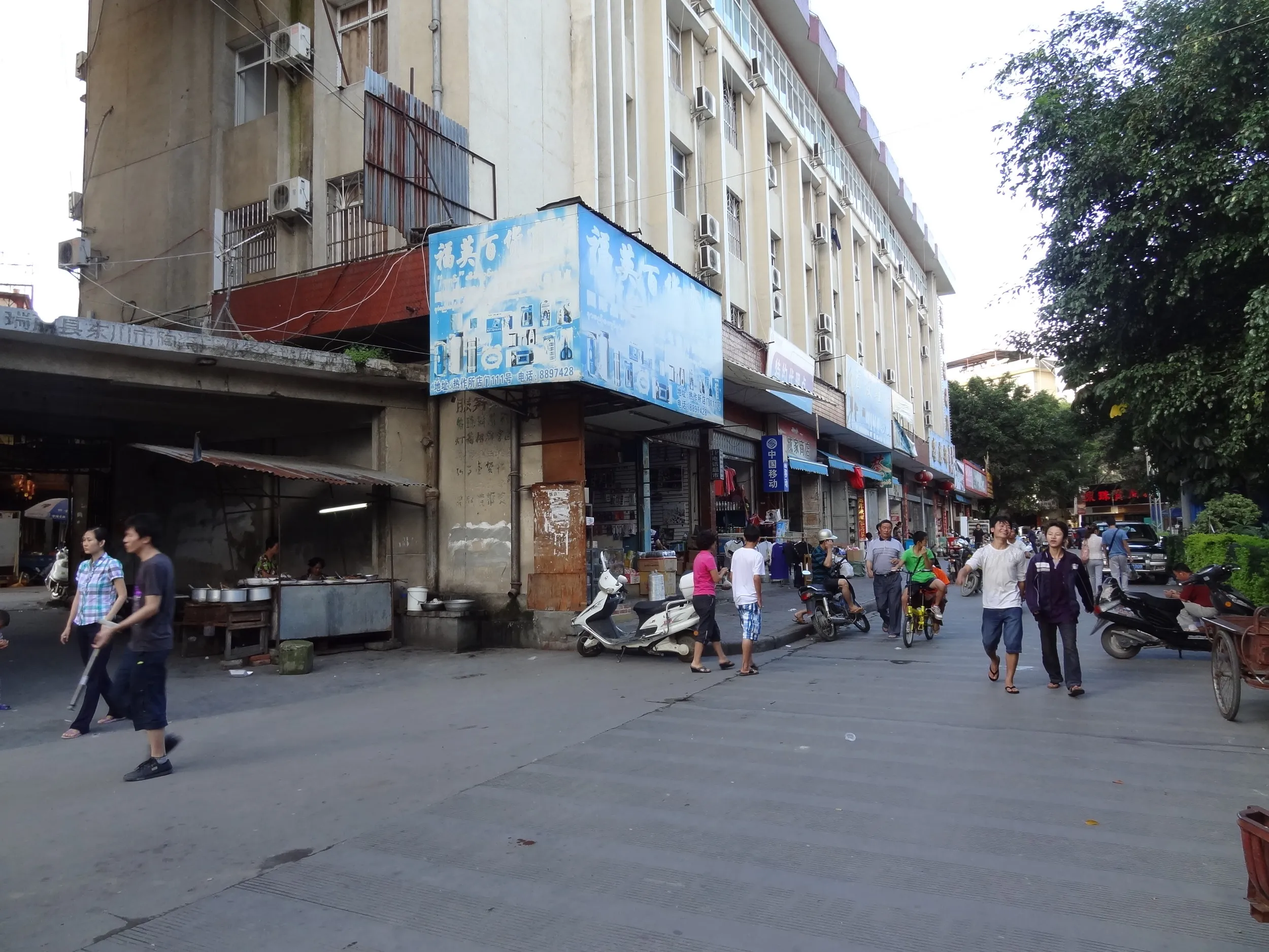 歩行者天国付近の風景