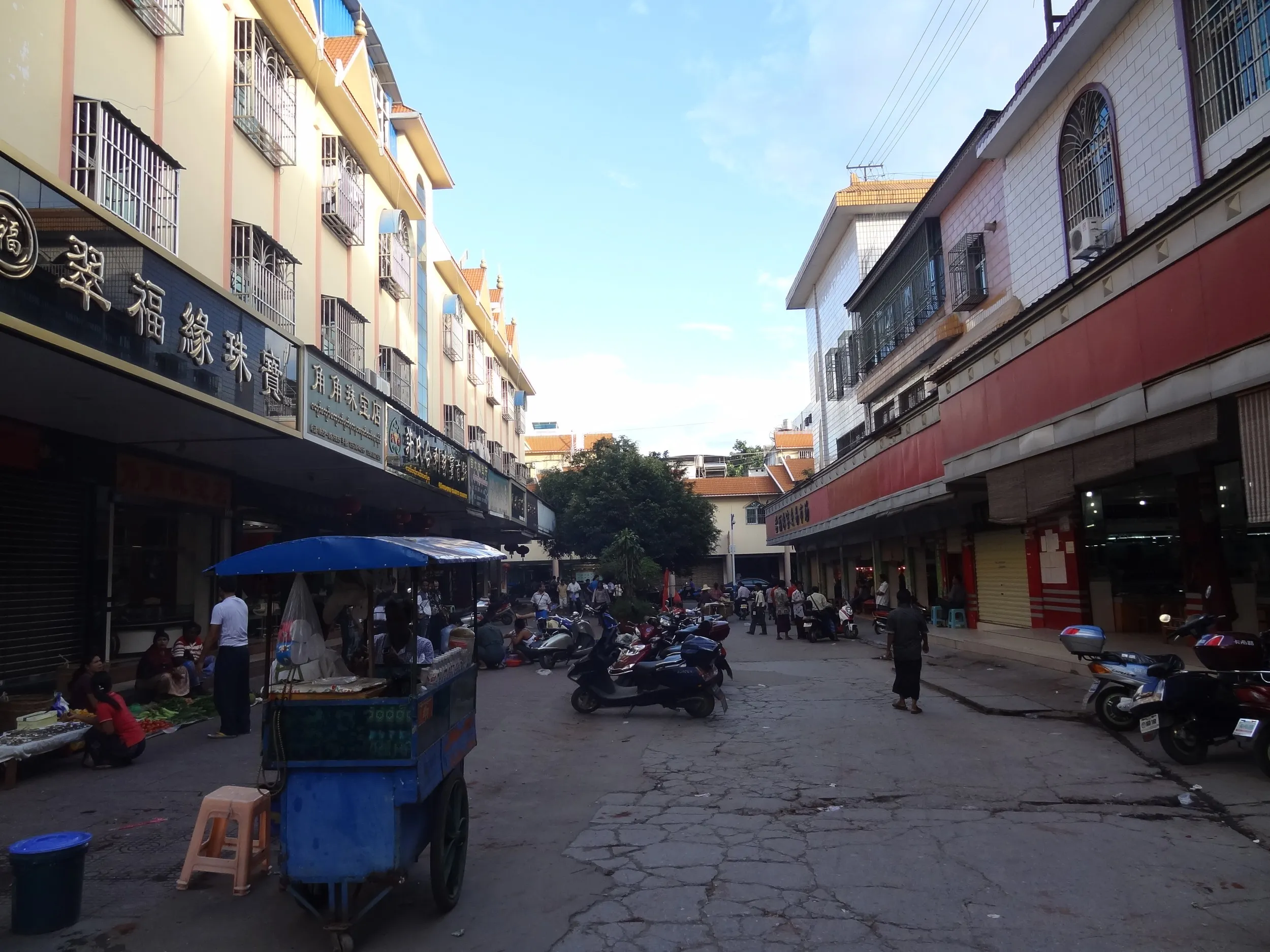 歩行者天国付近の風景