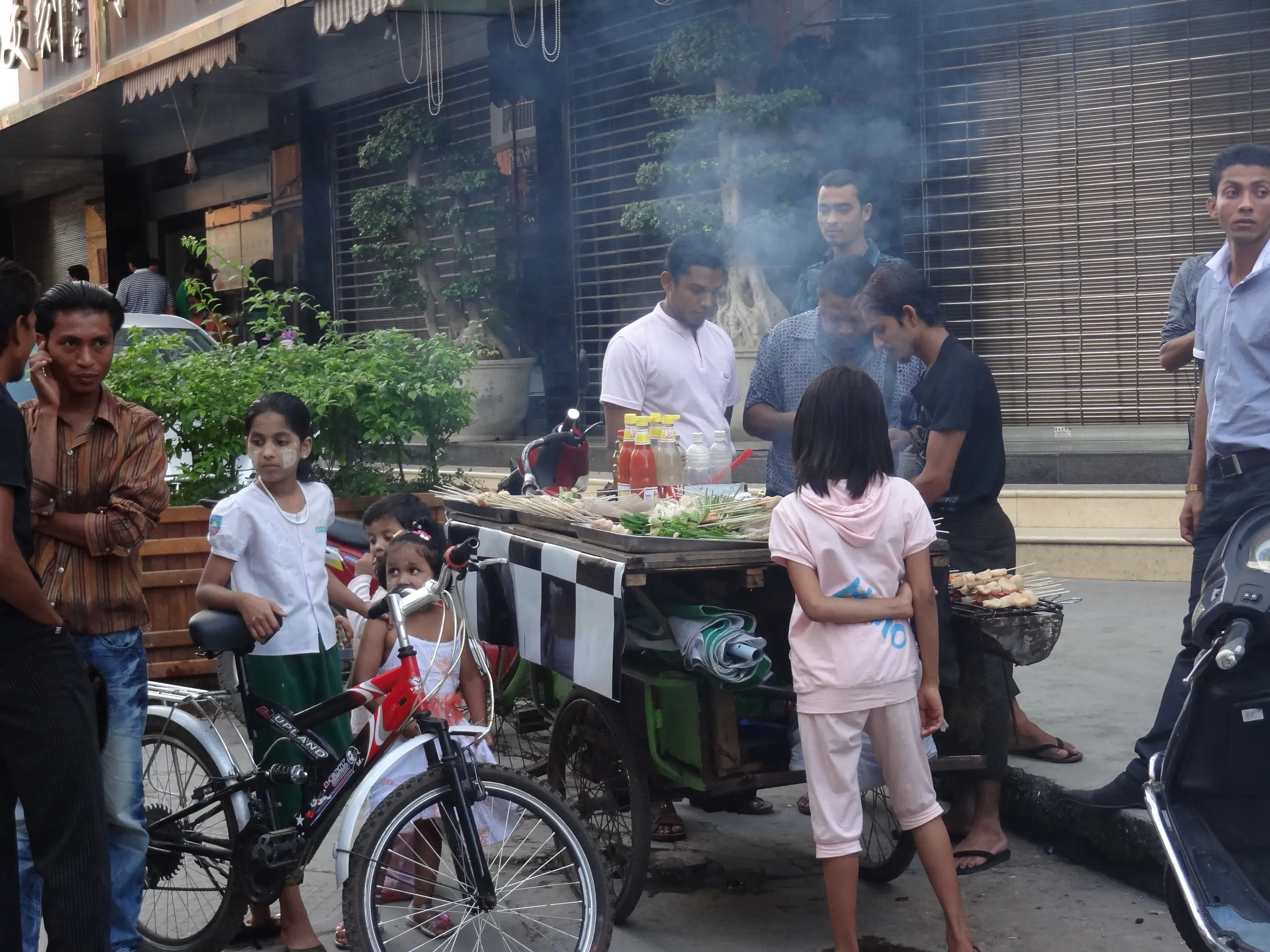 ミャンマー人の屋台