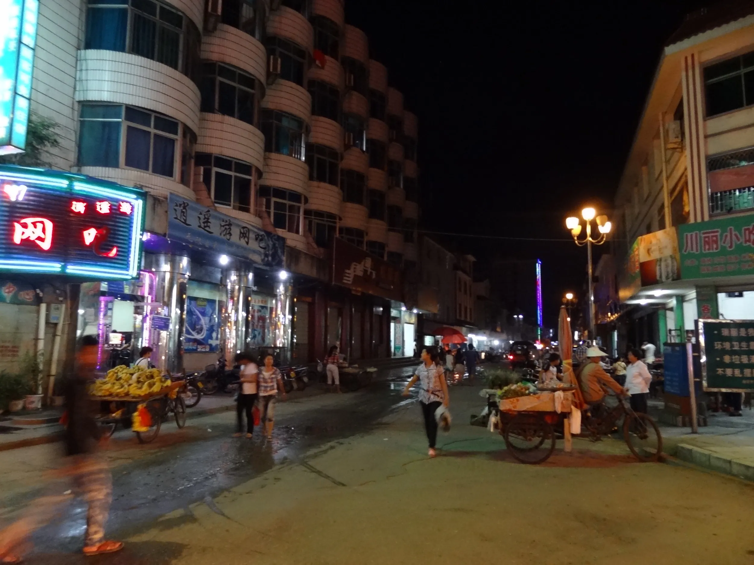 卯喊路西側の夜景