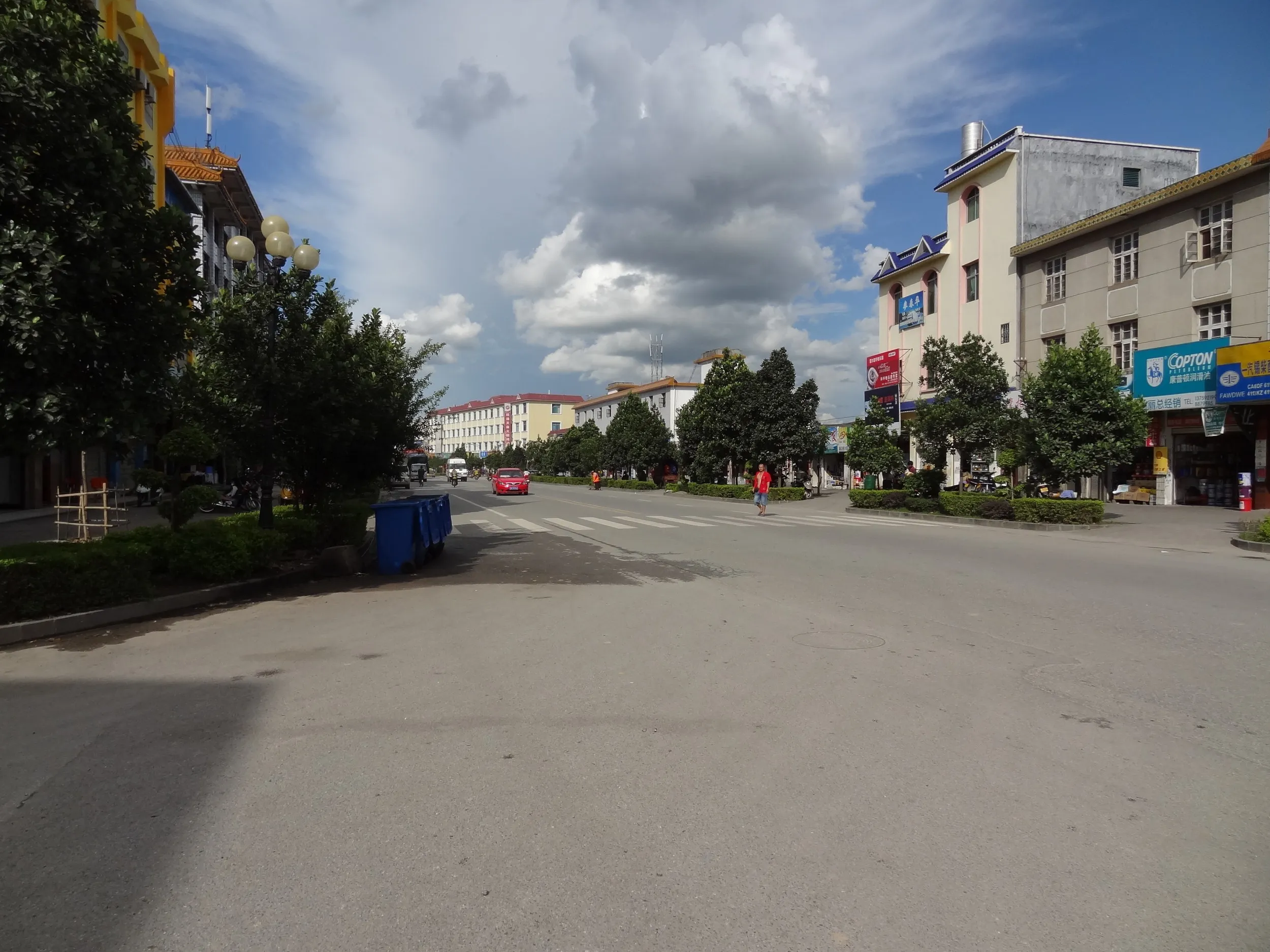 南卯街の大通り