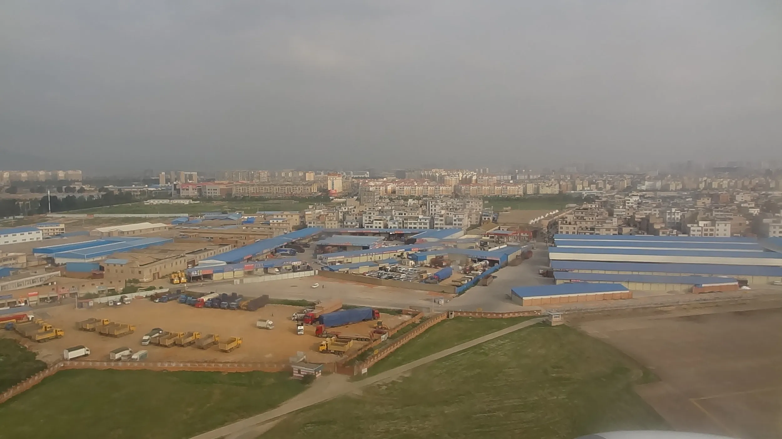 昆明国際空港を離陸