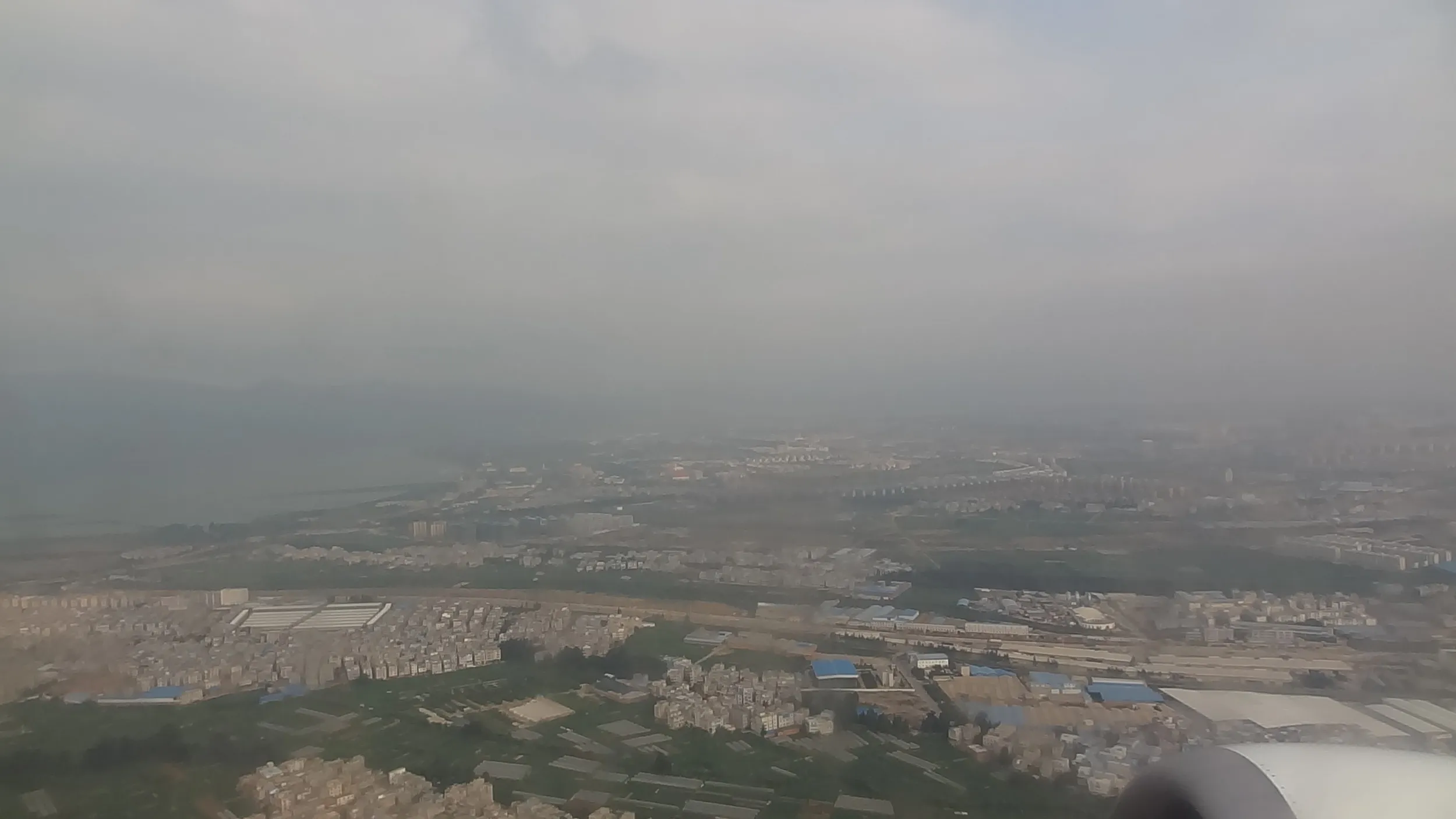 上空から眺めた昆明の風景