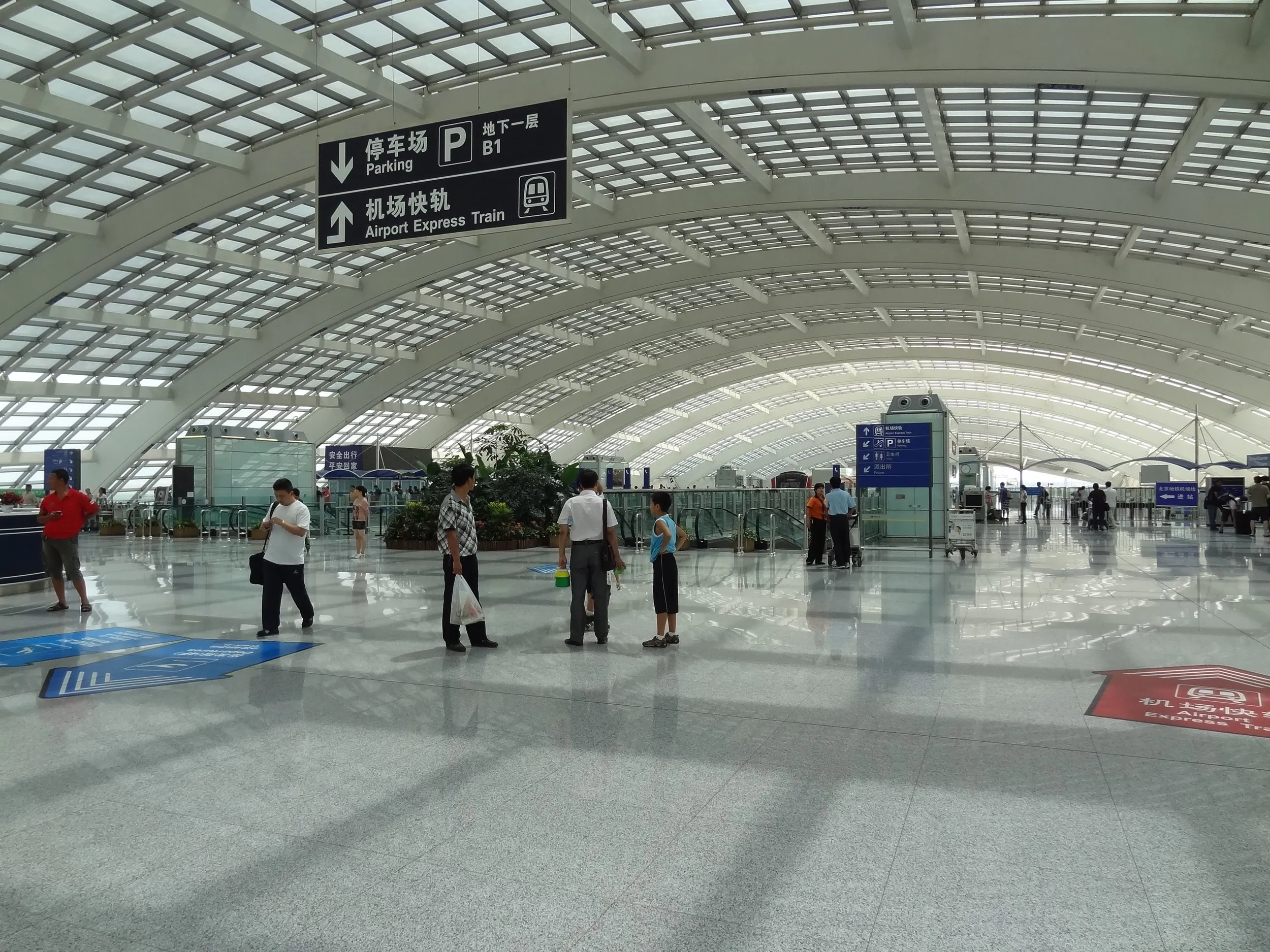 快軌(地下鉄)乗り場のホーム