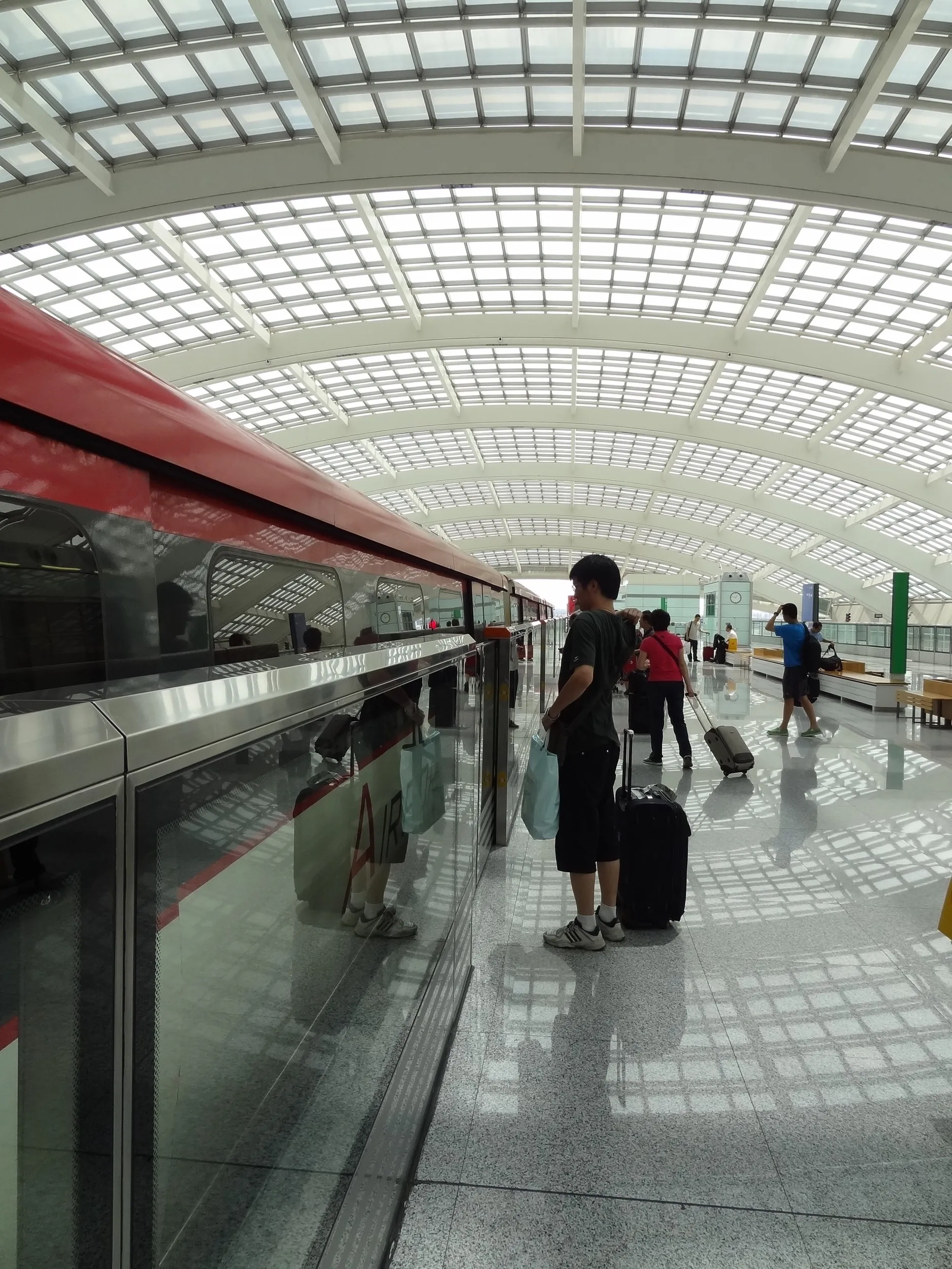 東直門へ向かう快軌(地下鉄)の車両