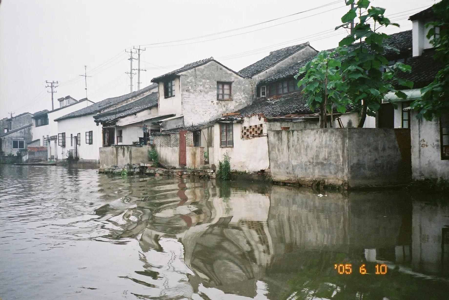 蘇州観光＠蘇州の運河と川辺に暮らす人々の家