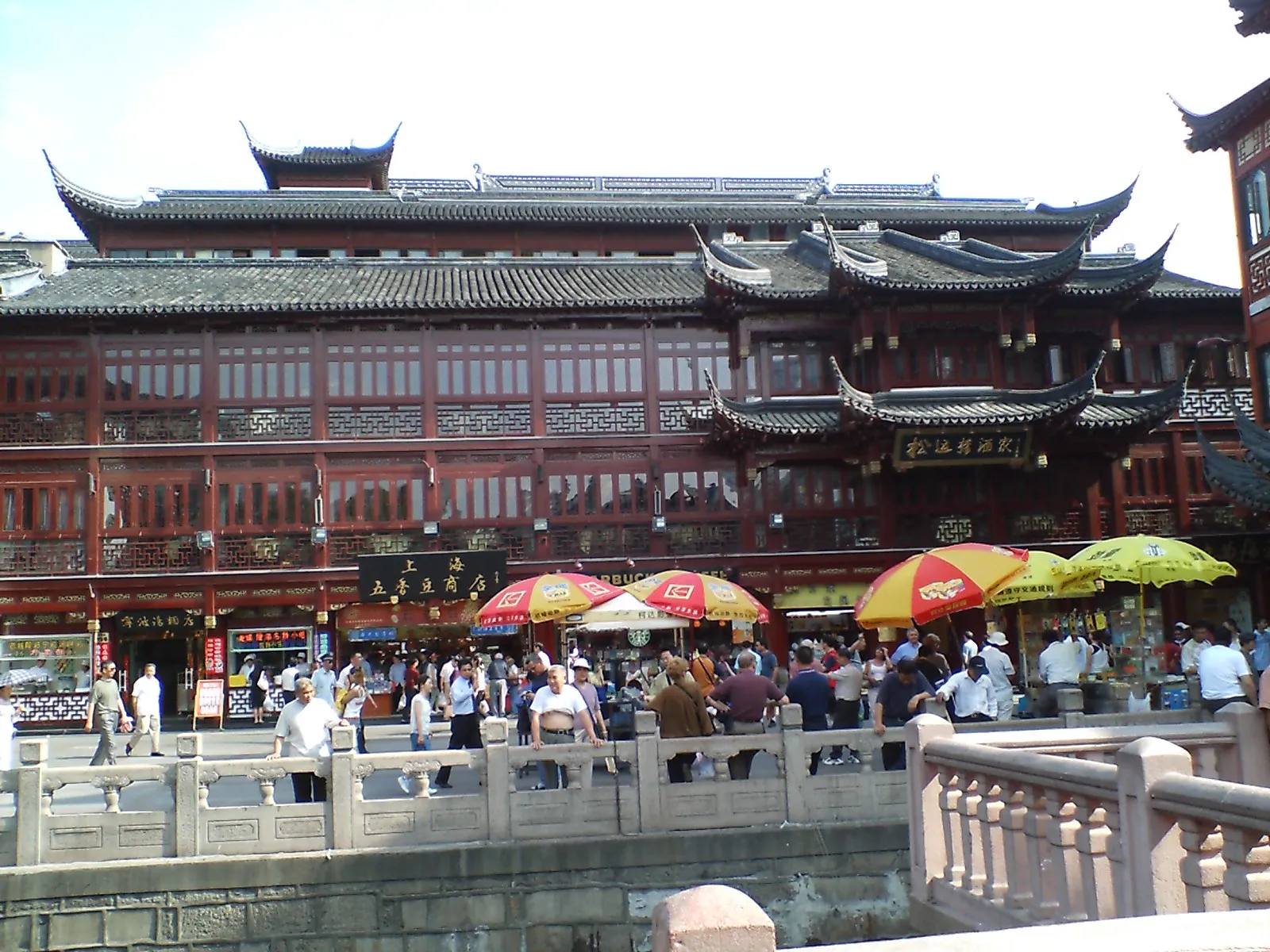 とまとじゅーす的中国旅行記 豫園自体に入るには入園料が必要。写真喪失でアップできませんが、日本人多かった